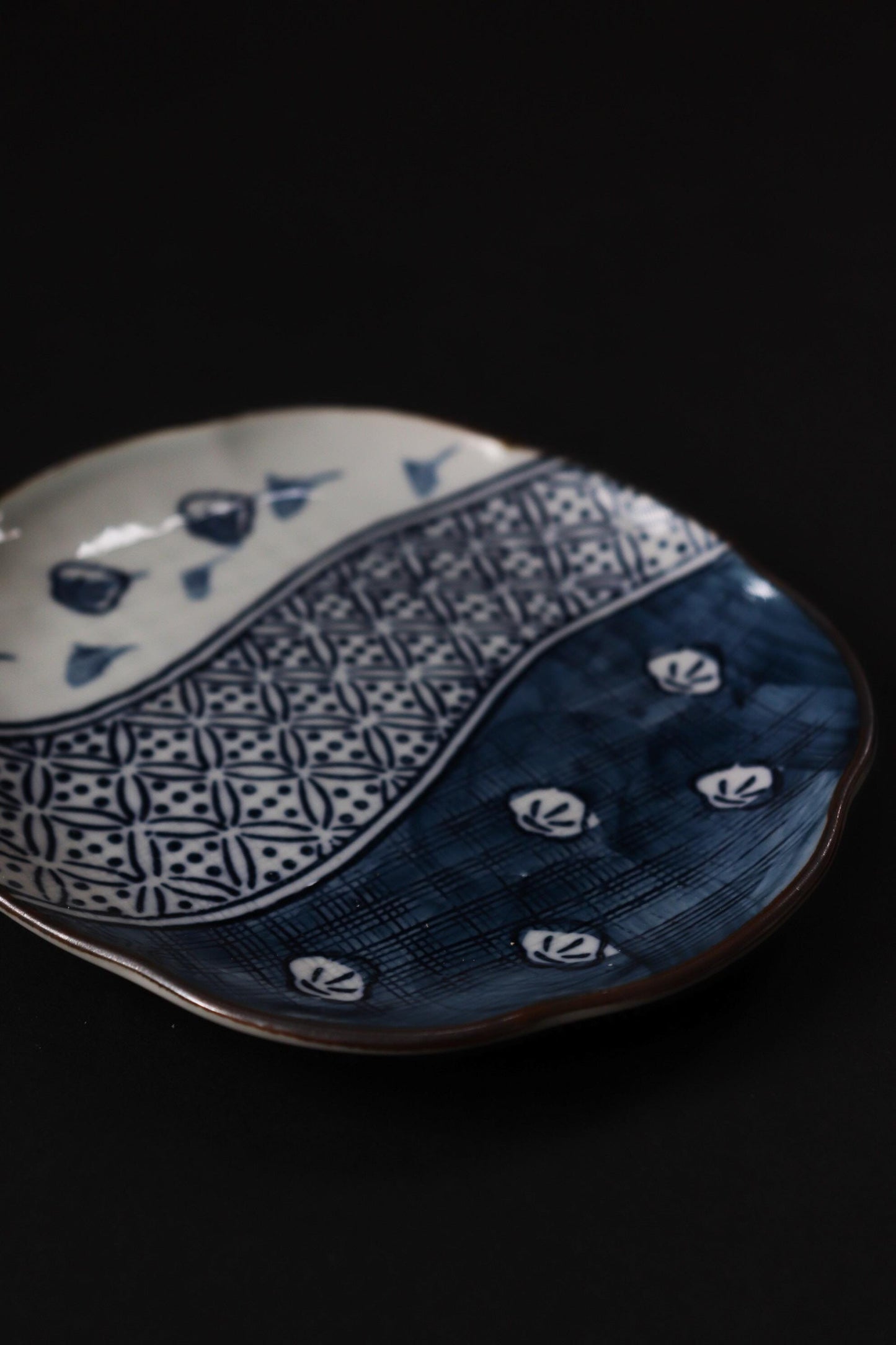 Japanese Blue & White Fruit Plate – Traditional Sometsuke Porcelain Dish, Shonzui Pattern, Vintage Japanese Tableware, Made in Japan