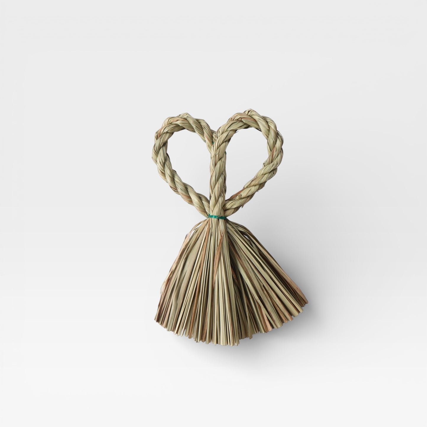Heart Shimenawa Wreath – Minimal Japanese Decor