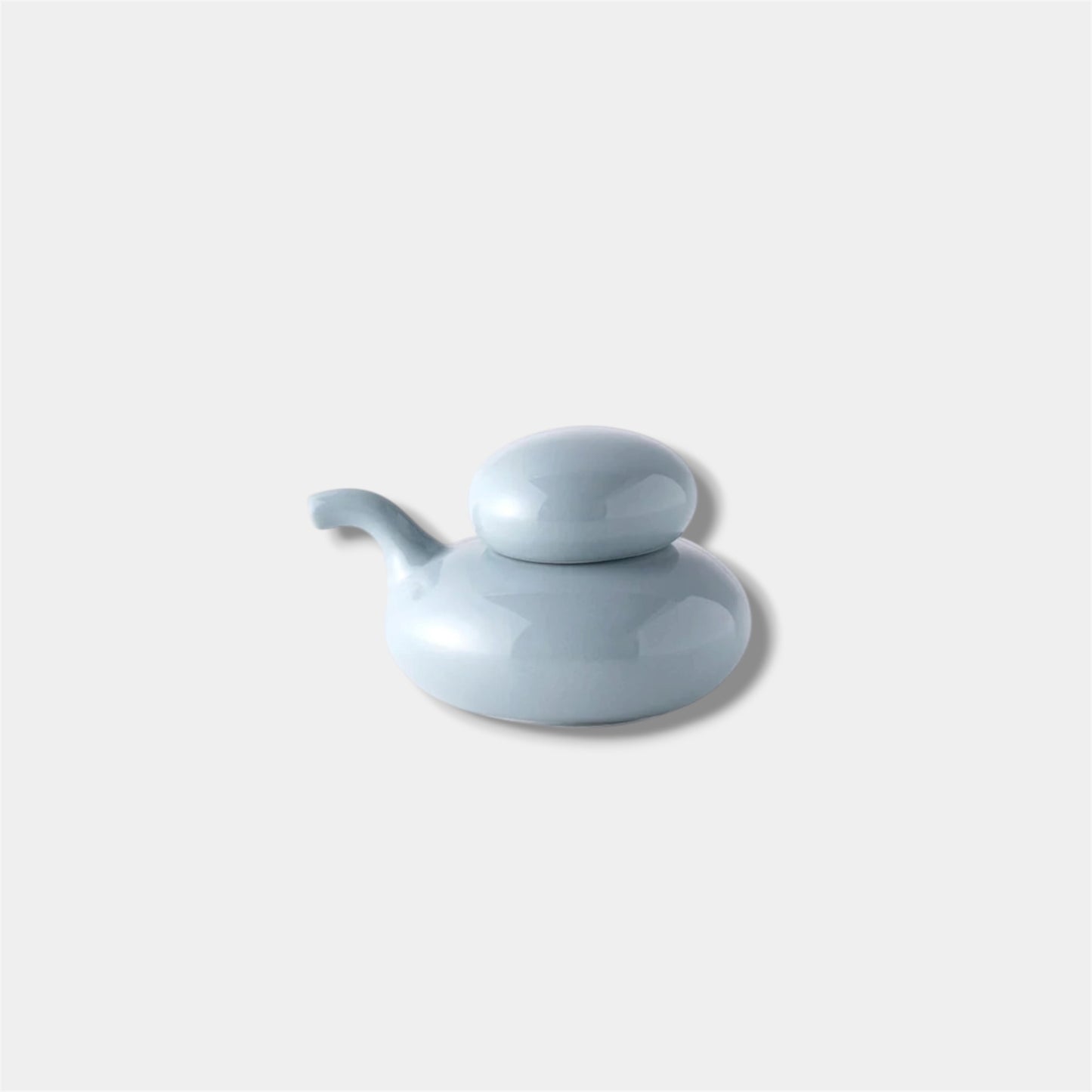 Japanese Hasami ware Hakusan Porcelain Soy Sauce Dispenser