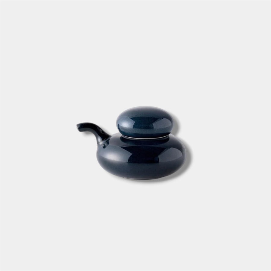 Japanese Hasami Ware Hakusan Porcelain Soy Sauce Dispenser – main product image