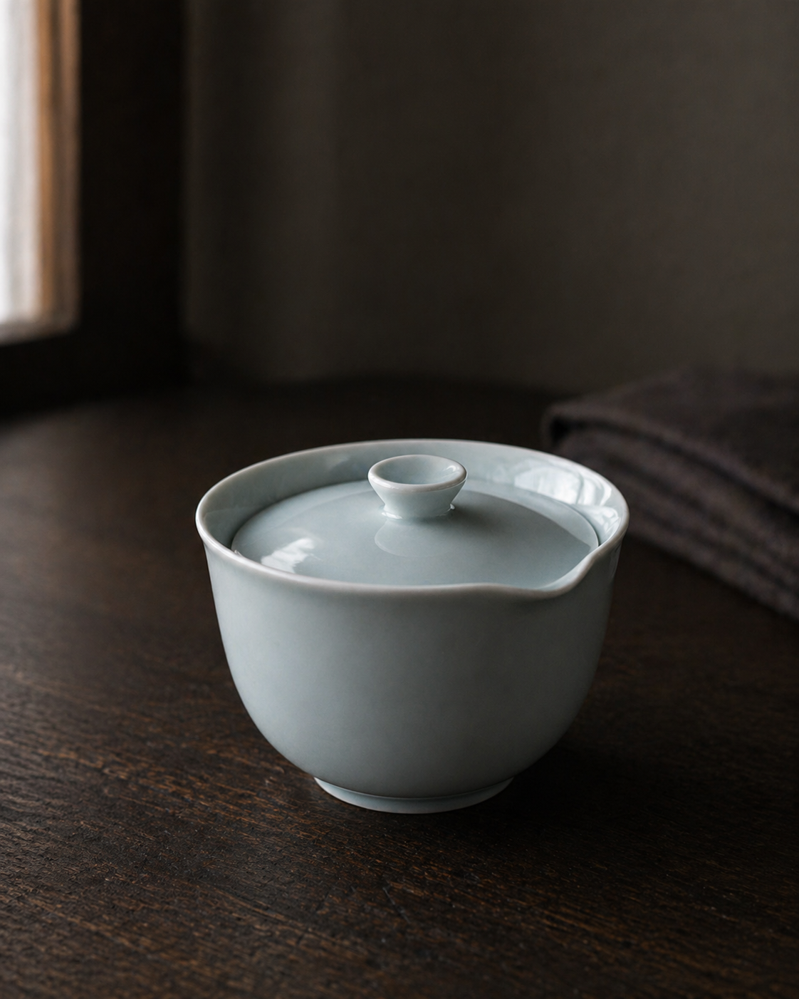 Japanese Seihaku Porcelain Houhin Teapot with Gift Box