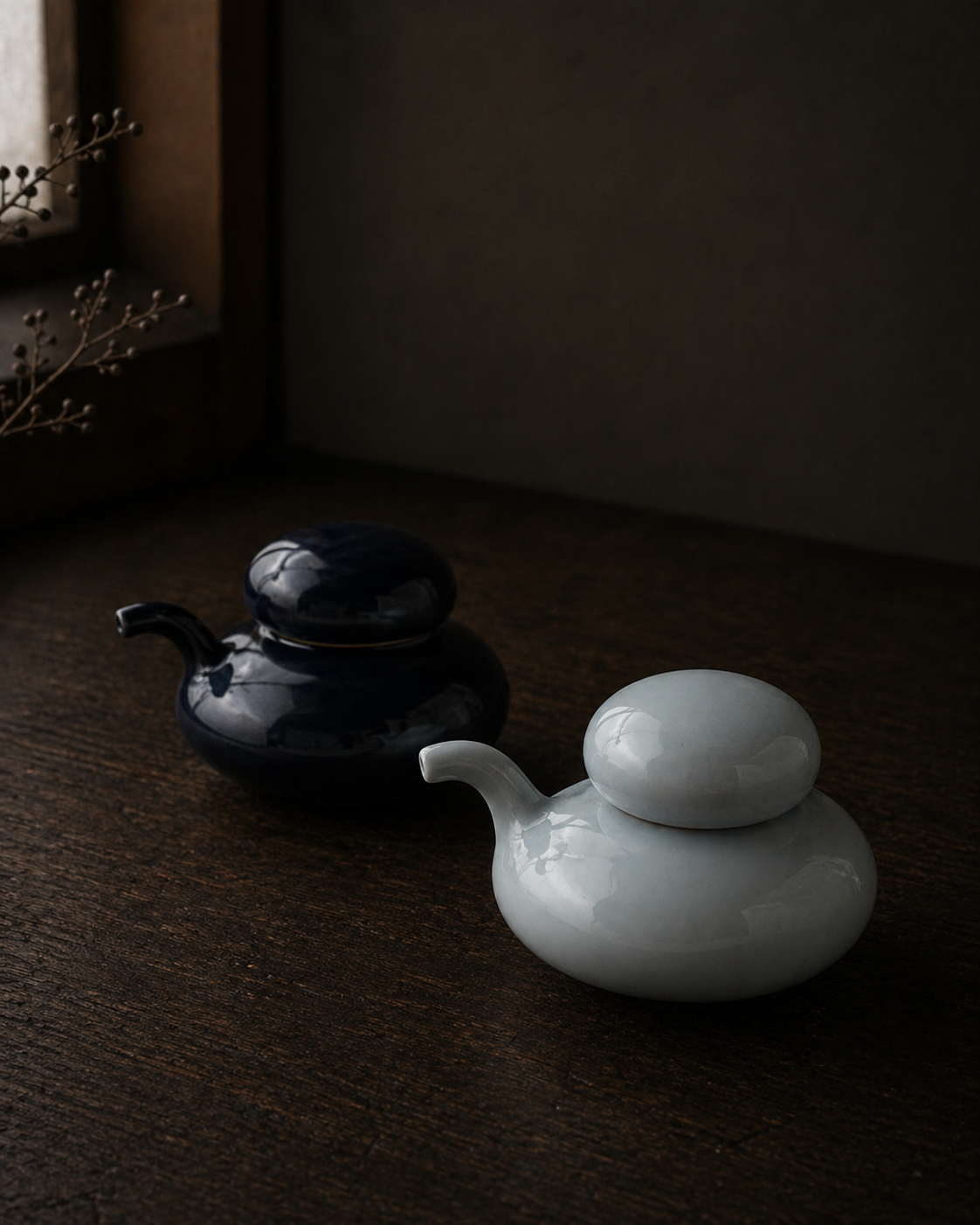 Japanese Hasami Ware Hakusan Porcelain Soy Sauce Dispenser