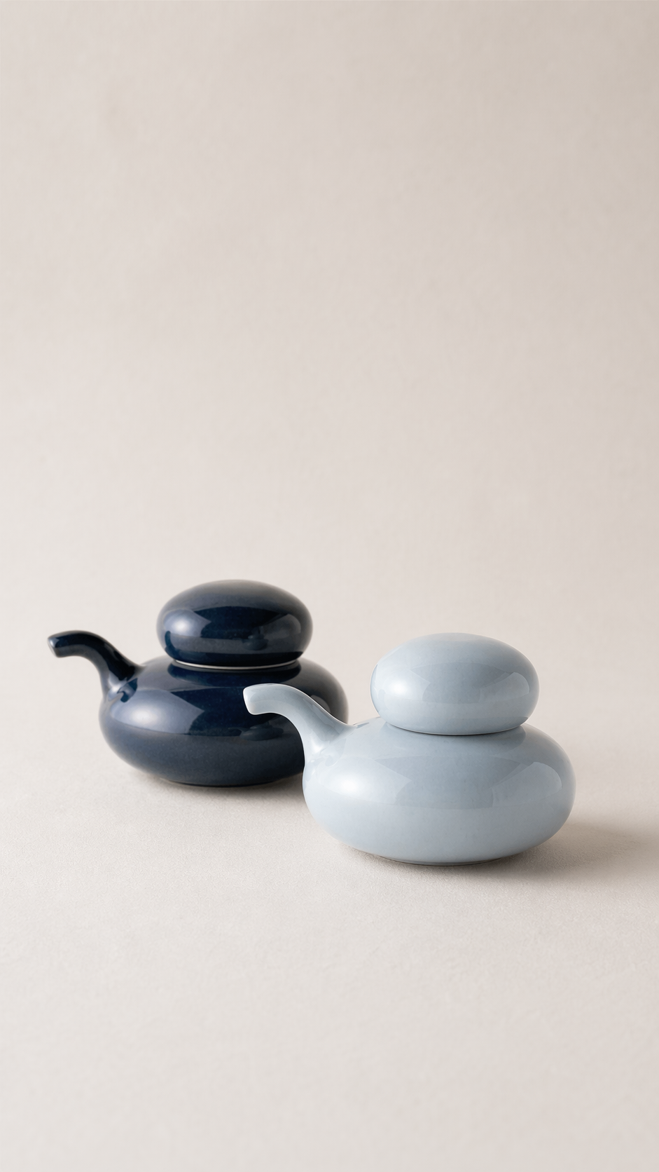 Japanese Hasami ware Hakusan Porcelain Soy Sauce Dispenser