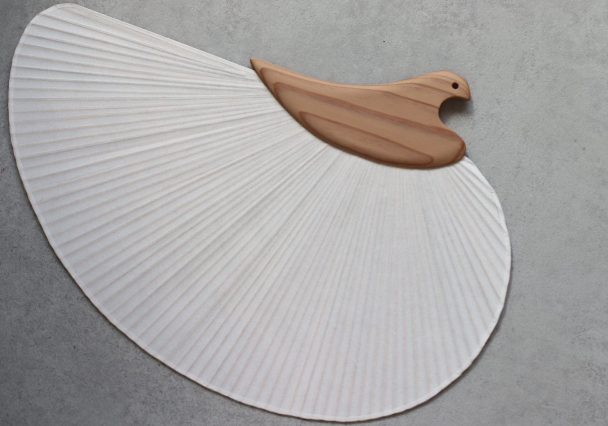 Handcrafted Edo-Style Miyako Uchiwa Fan – Chidori Shape | Fine Bamboo Ribs & Uchiyama Washi | Traditional Japanese Craft