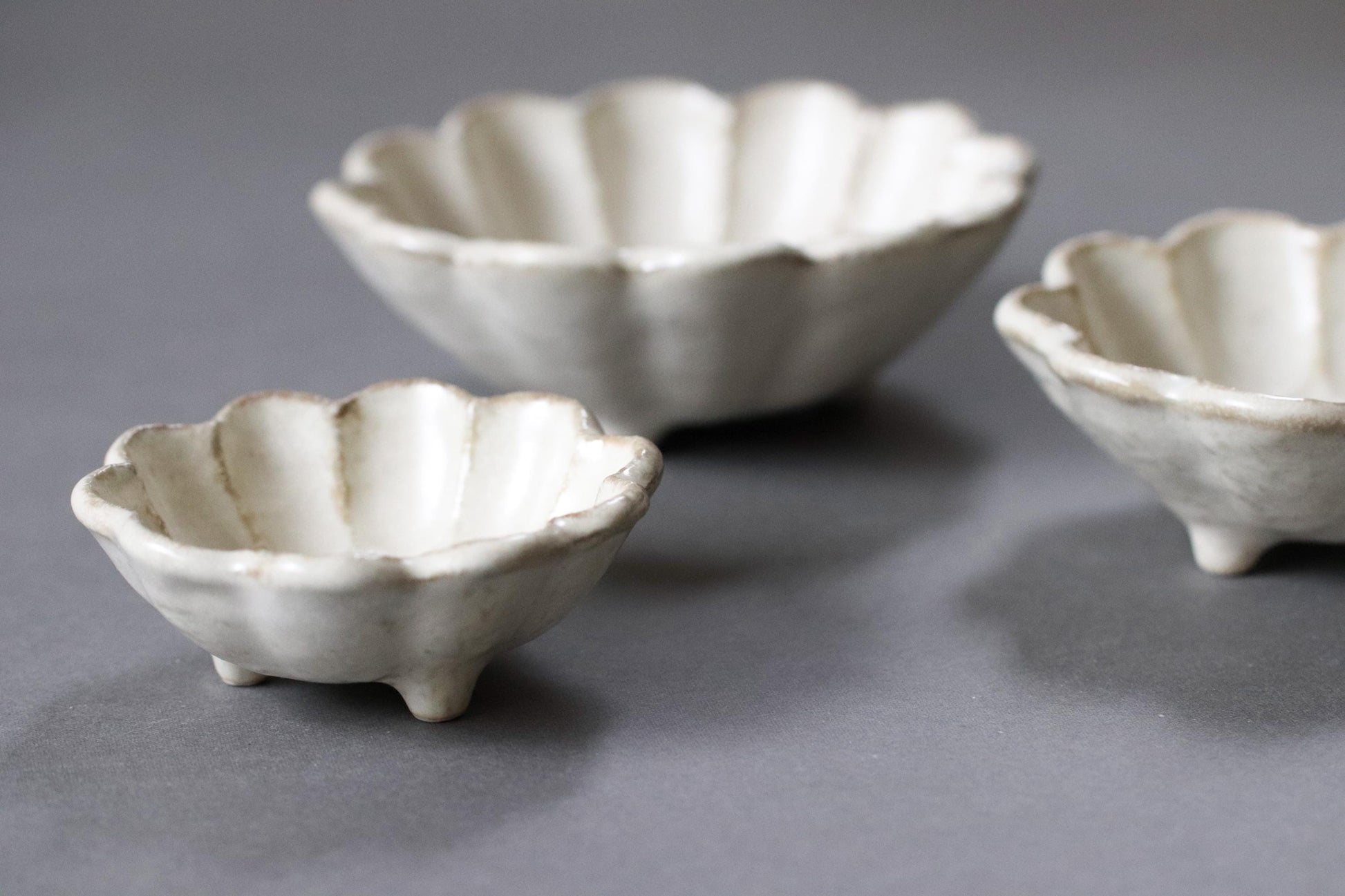 Rinka White Ceramic Bowls | Japanese Flower Plate | 3 Sizes 8cm / 10cm / 12cm | Minimal Wabi-Sabi Tableware | Made in Japan