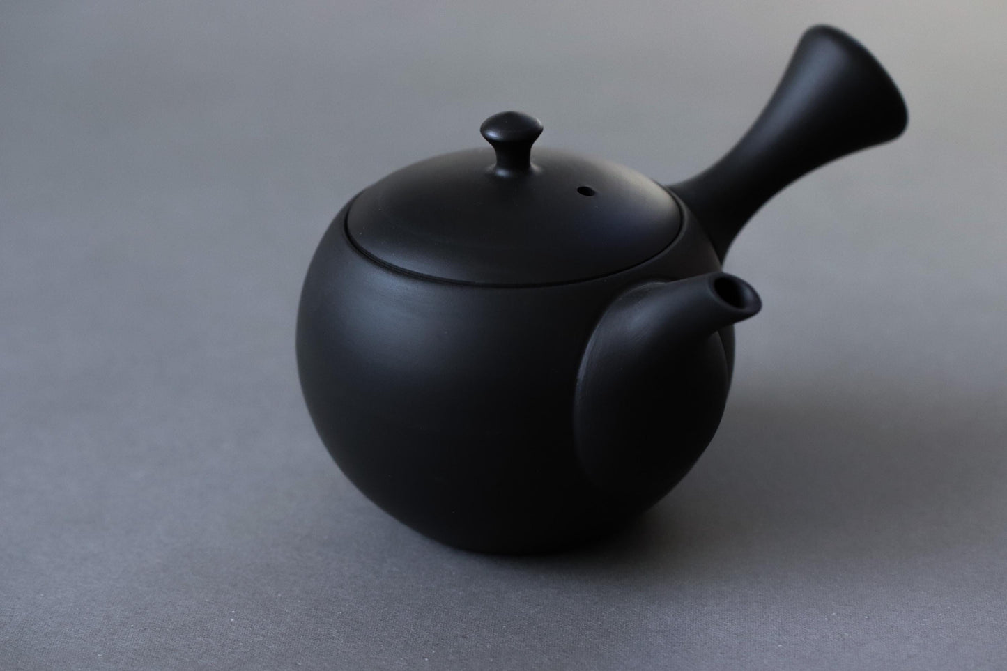 Tokoname Yaki Japanese Teapot | Handmade Black Kyusu with Ceramic Strainer | Traditional Pottery | Made in Japan