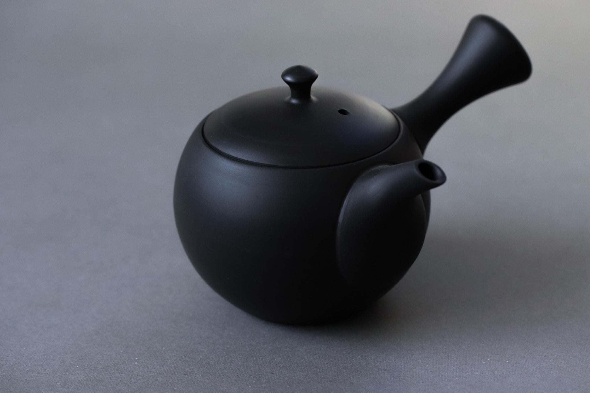 Tokoname Yaki Japanese Teapot | Handmade Black Kyusu with Ceramic Strainer | Traditional Pottery | Made in Japan