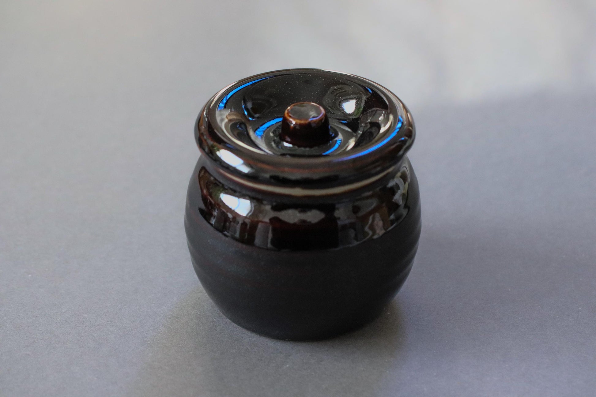 Japanese Ceramic Storage Jar 360 ml– Black Glaze | Handmade by 13th-Generation Tajimi Kiln | Pickle Jar | Traditional Japanese Pottery