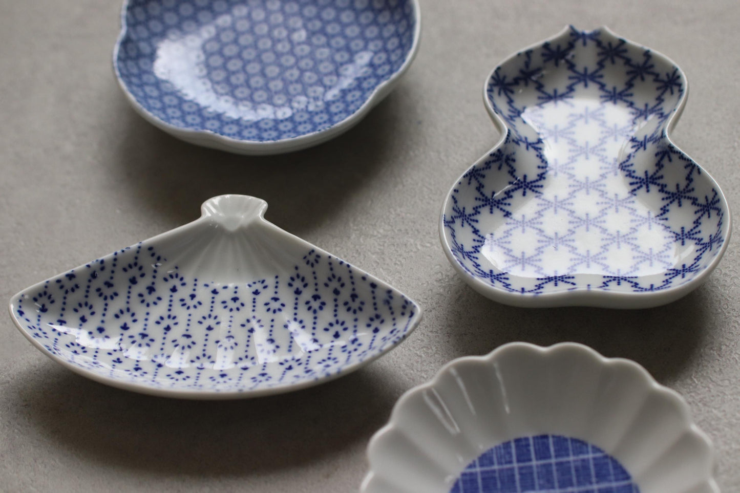 Azmaya Mamezara Small Plates | Japanese Porcelain from Amakusa | Inban Transfer Print Dobai Ash Glaze | Mix & Match – 4 Designs