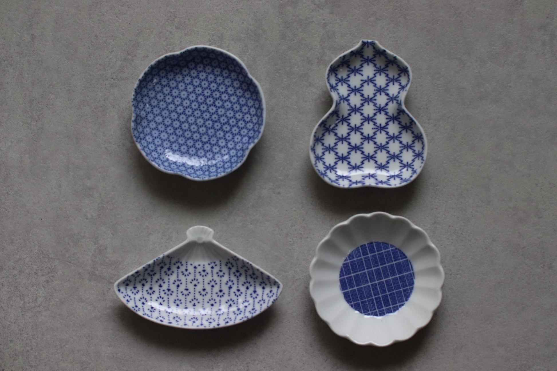 Azmaya Mamezara Small Plates | Japanese Porcelain from Amakusa | Inban Transfer Print Dobai Ash Glaze | Mix & Match – 4 Designs