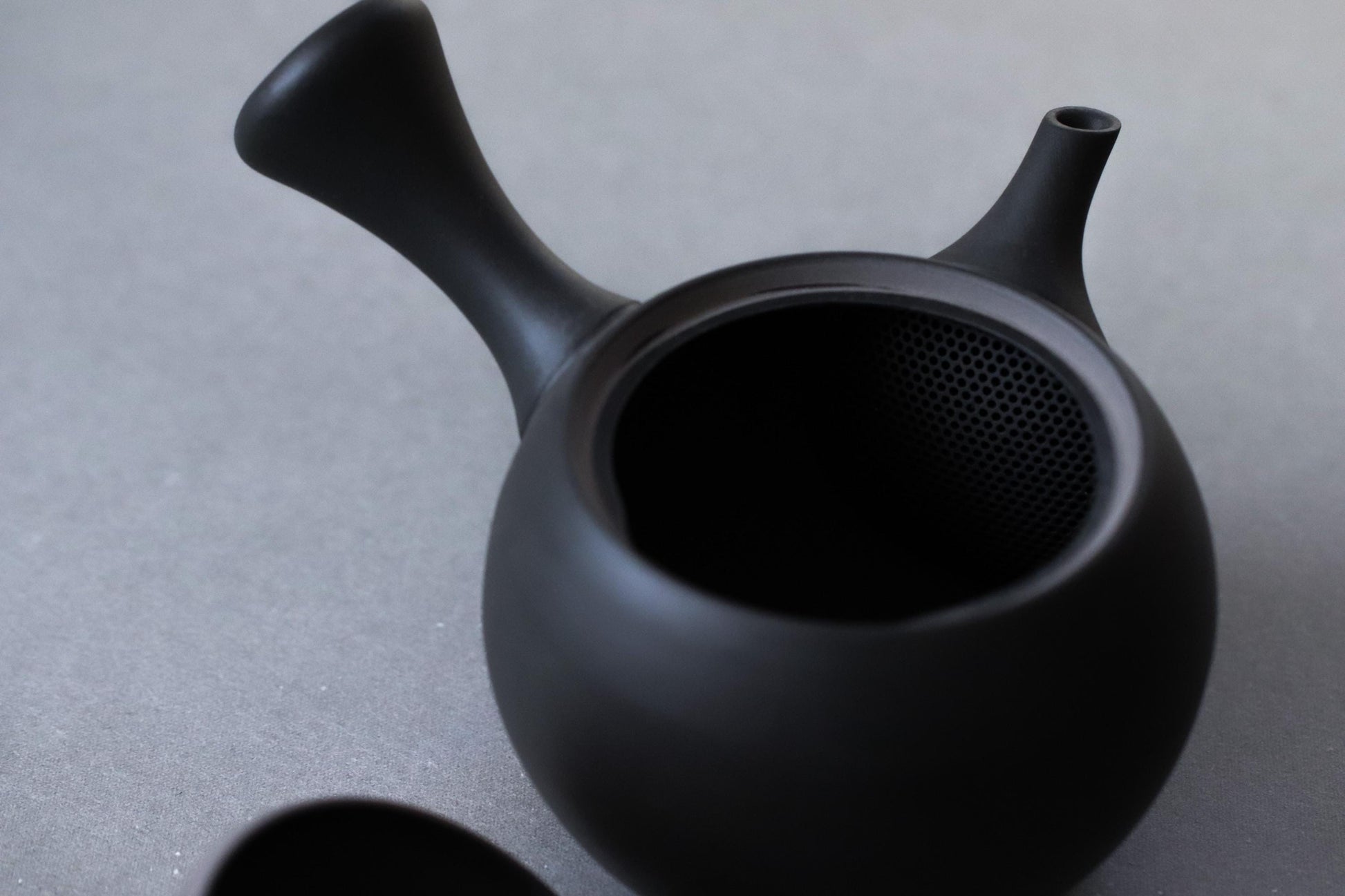 Tokoname Yaki Japanese Teapot | Handmade Black Kyusu with Ceramic Strainer | Traditional Pottery | Made in Japan