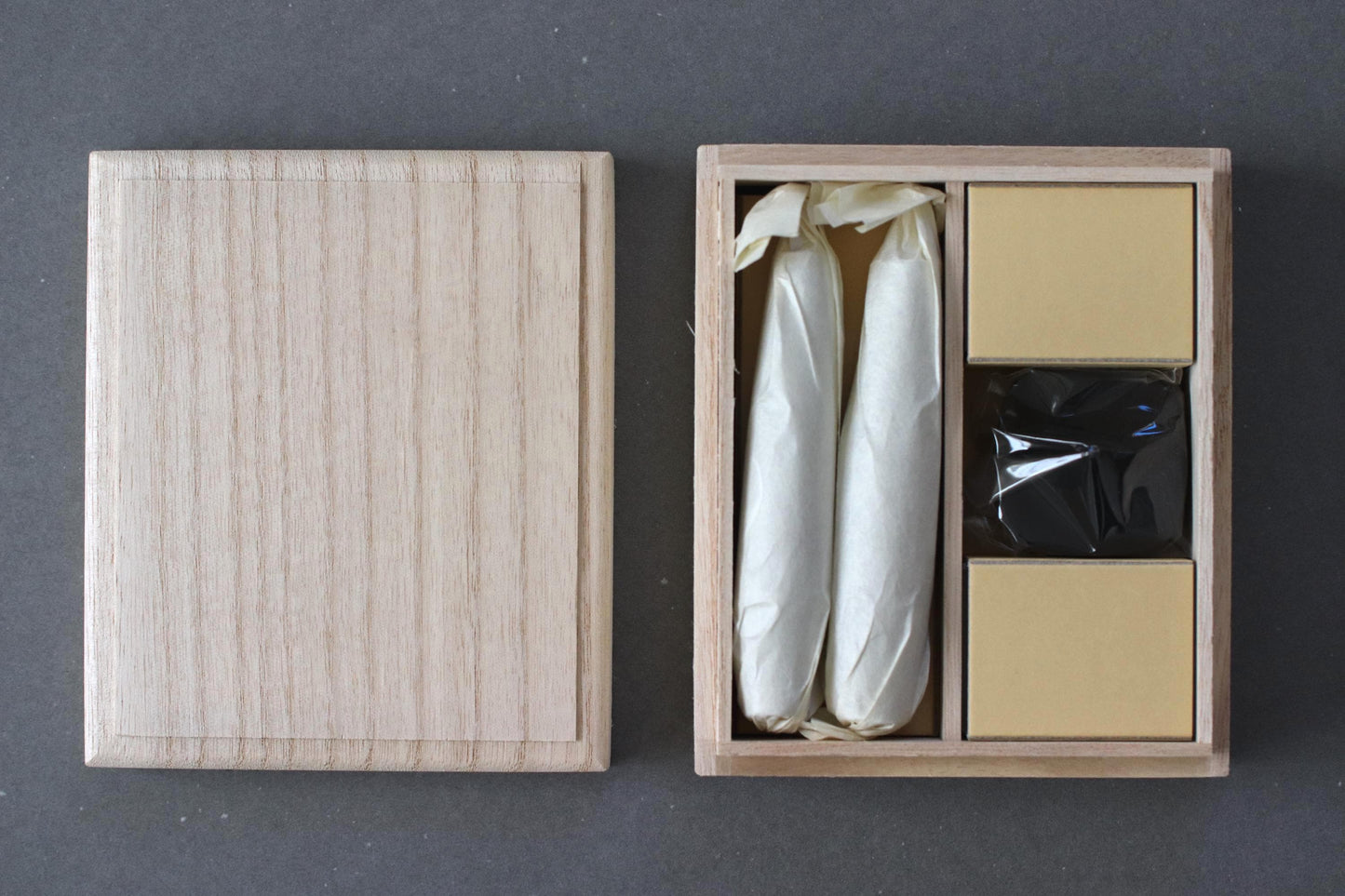 Japanese Warosoku Candle Gift Set with Nambu Iron Candle Holder in Paulownia Box – Natural Plant Wax, Made in Japan