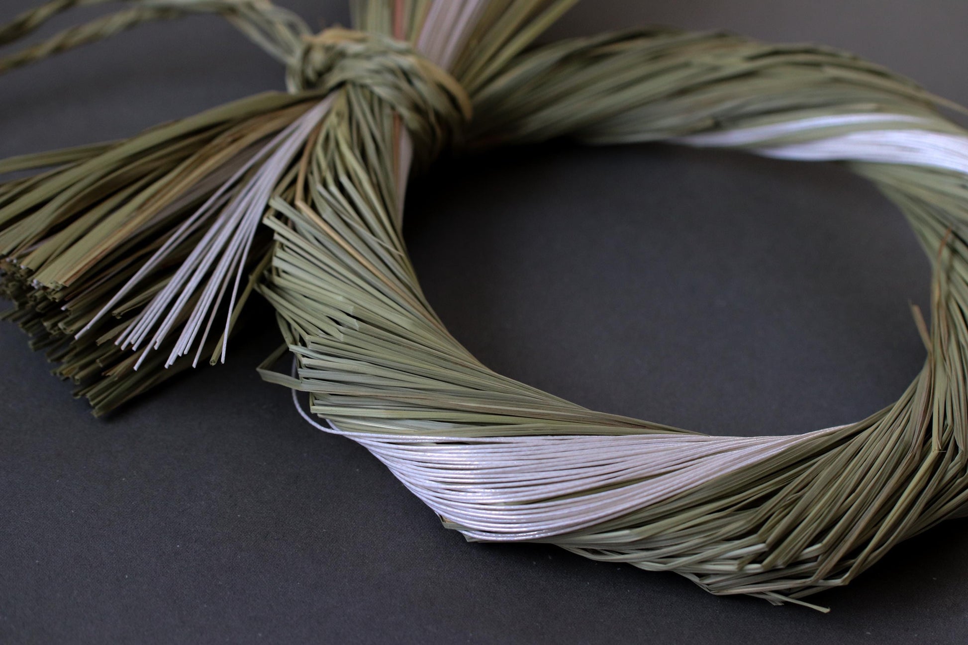 Minimal Shimenawa Wreath with Mizuhiki Ribbon | Japanese Igusa Water Reed Ring | Natural Wabi Sabi Wall Decor | Handmade Door Wreath φ20cm