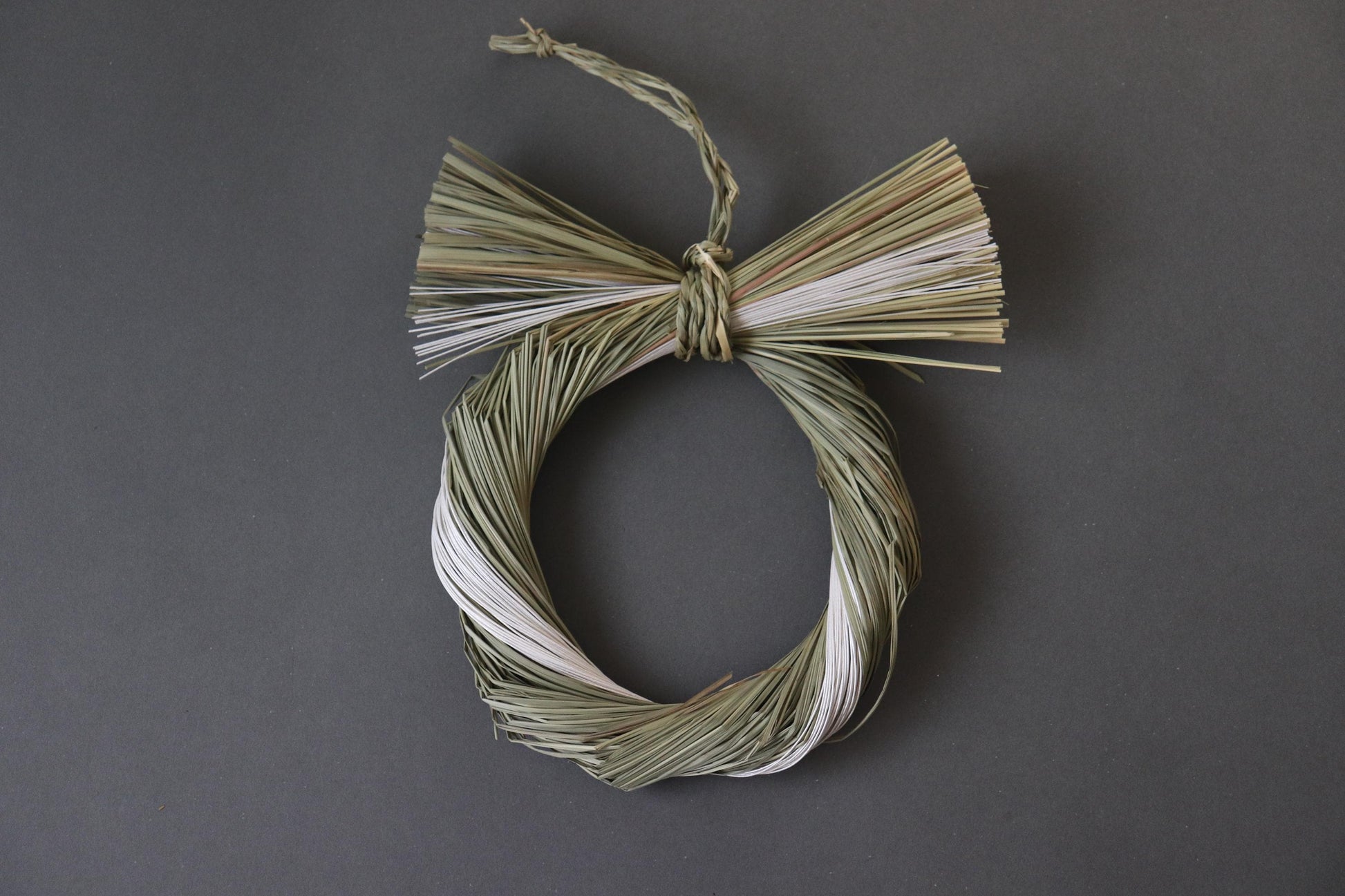 Minimal Shimenawa Wreath with Mizuhiki Ribbon | Japanese Igusa Water Reed Ring | Natural Wabi Sabi Wall Decor | Handmade Door Wreath φ20cm