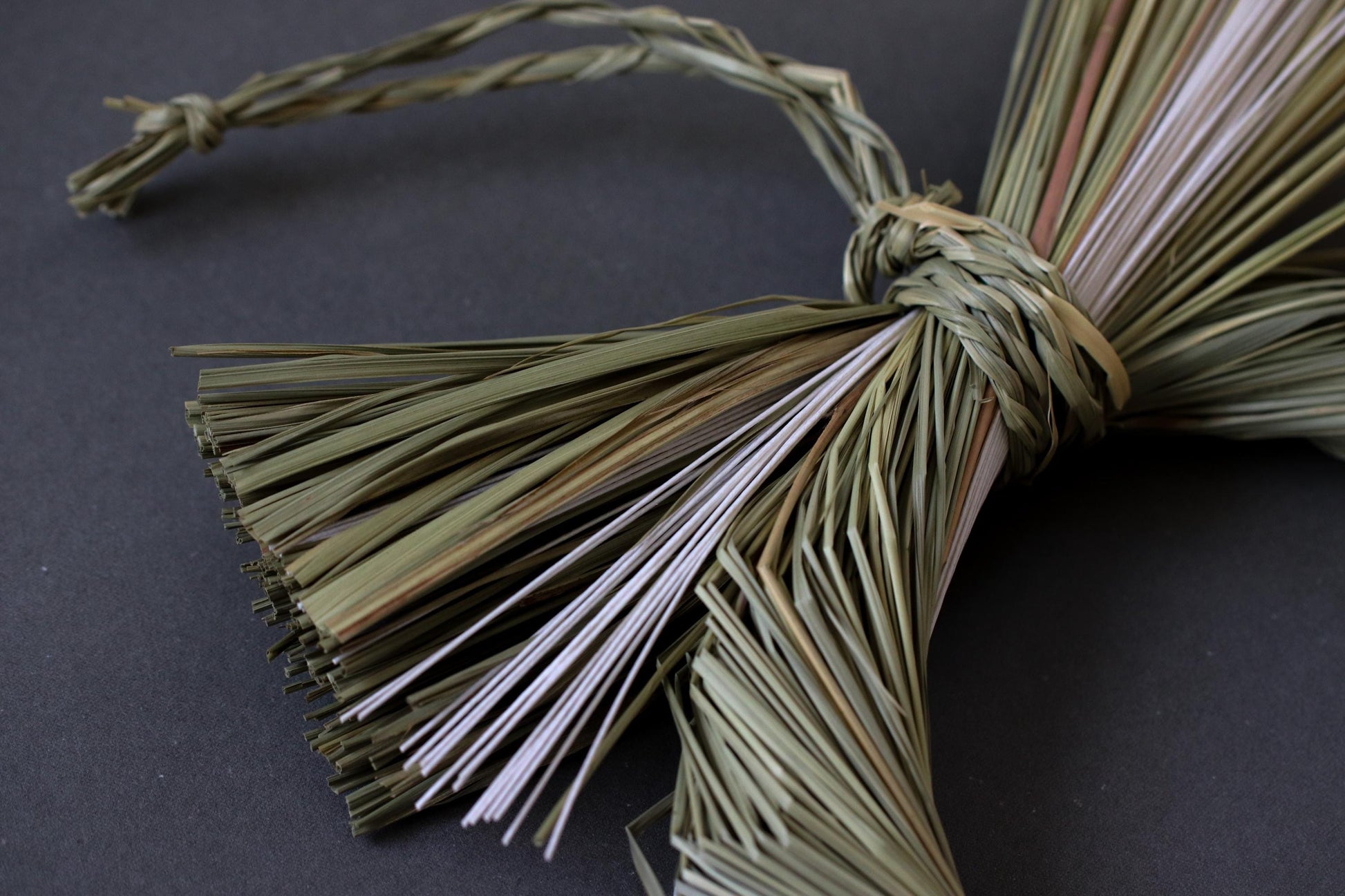 Minimal Shimenawa Wreath with Mizuhiki Ribbon | Japanese Igusa Water Reed Ring | Natural Wabi Sabi Wall Decor | Handmade Door Wreath φ20cm
