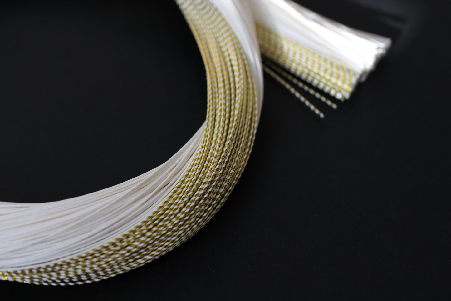 Minimal Mizuhiki Wreath | Japanese Paper Cord Ring Decor | White & Gold Modern Wall Hanging | Japandi Zen Wabi Sabi Home Decor W20cm H22cm
