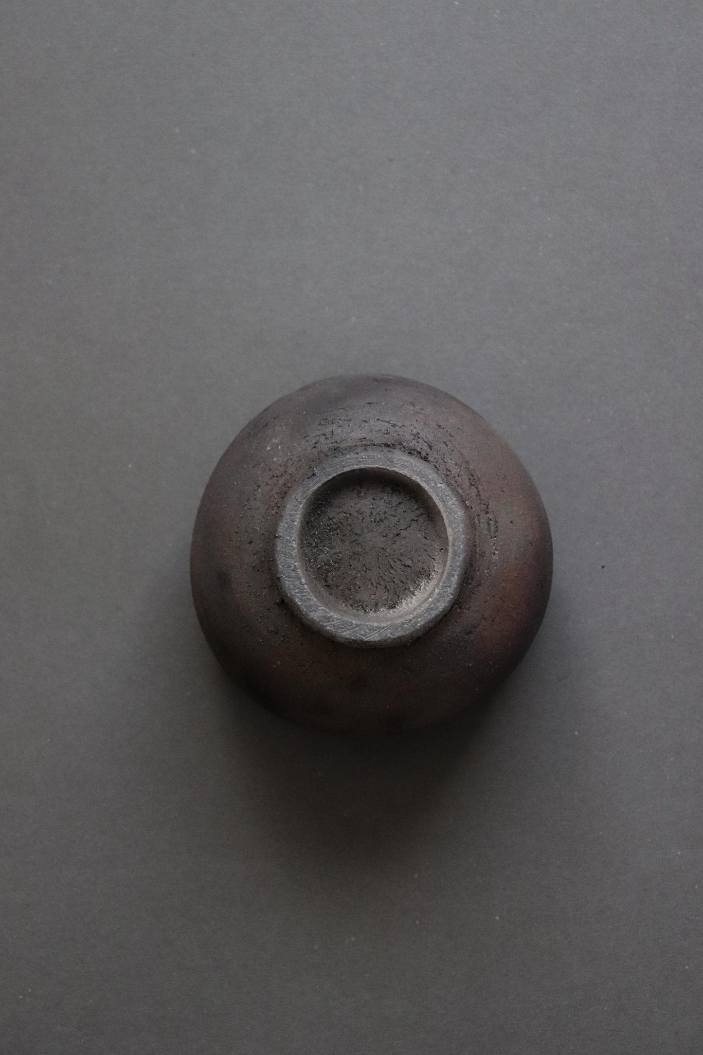 Shigaraki-yaki "Wari-Sansho" Small Bowl, Handcrafted Charcoal-Fired Japanese Ceramic, Carbonized Matte Texture, Ikebana Style Zen Tableware