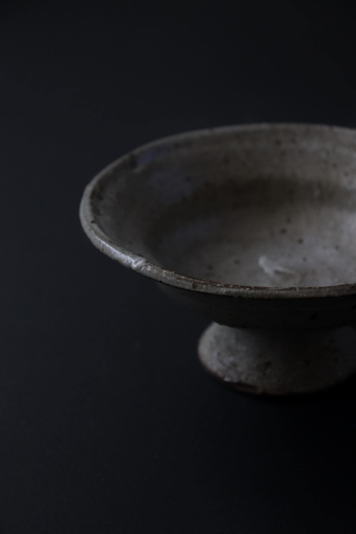 Shigaraki-yaki Ash-Glazed Elevated Pedestal Bowl, Handcrafted Japanese Stoneware, Wabi-Sabi Fruit & Dessert Compote, Zen Serving Dish