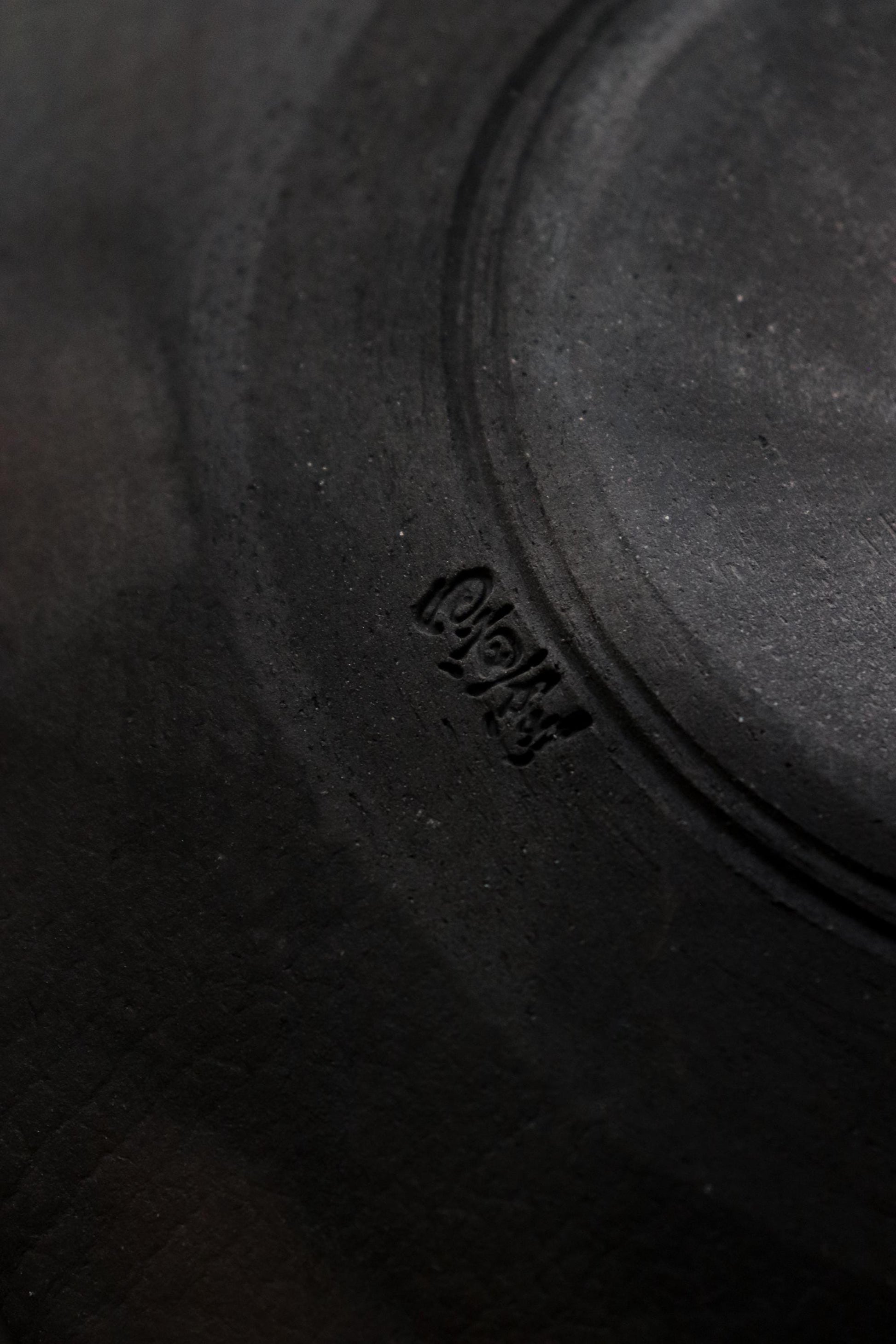 Shigaraki-yaki "Tatara" Carbonized Black Plate, Hand-Pressed Japanese Dinnerware, Wabi-Sabi Stone Texture, Zen Ceramic Art Piece, 8.2-inch