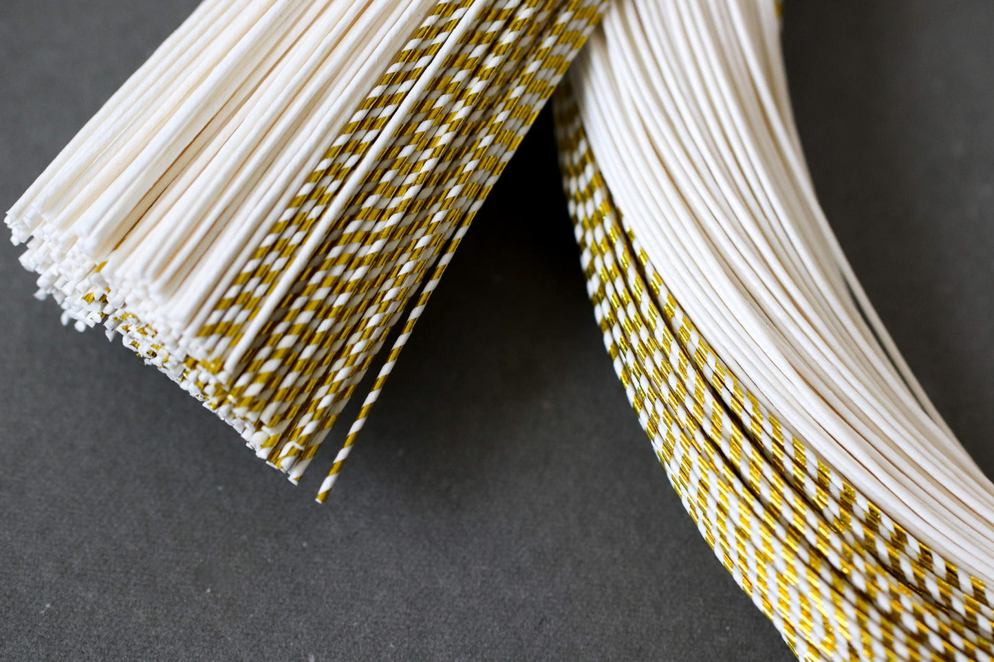Minimal Mizuhiki Wreath | Japanese Paper Cord Ring Decor | White & Gold Modern Wall Hanging | Japandi Zen Wabi Sabi Home Decor W20cm H22cm