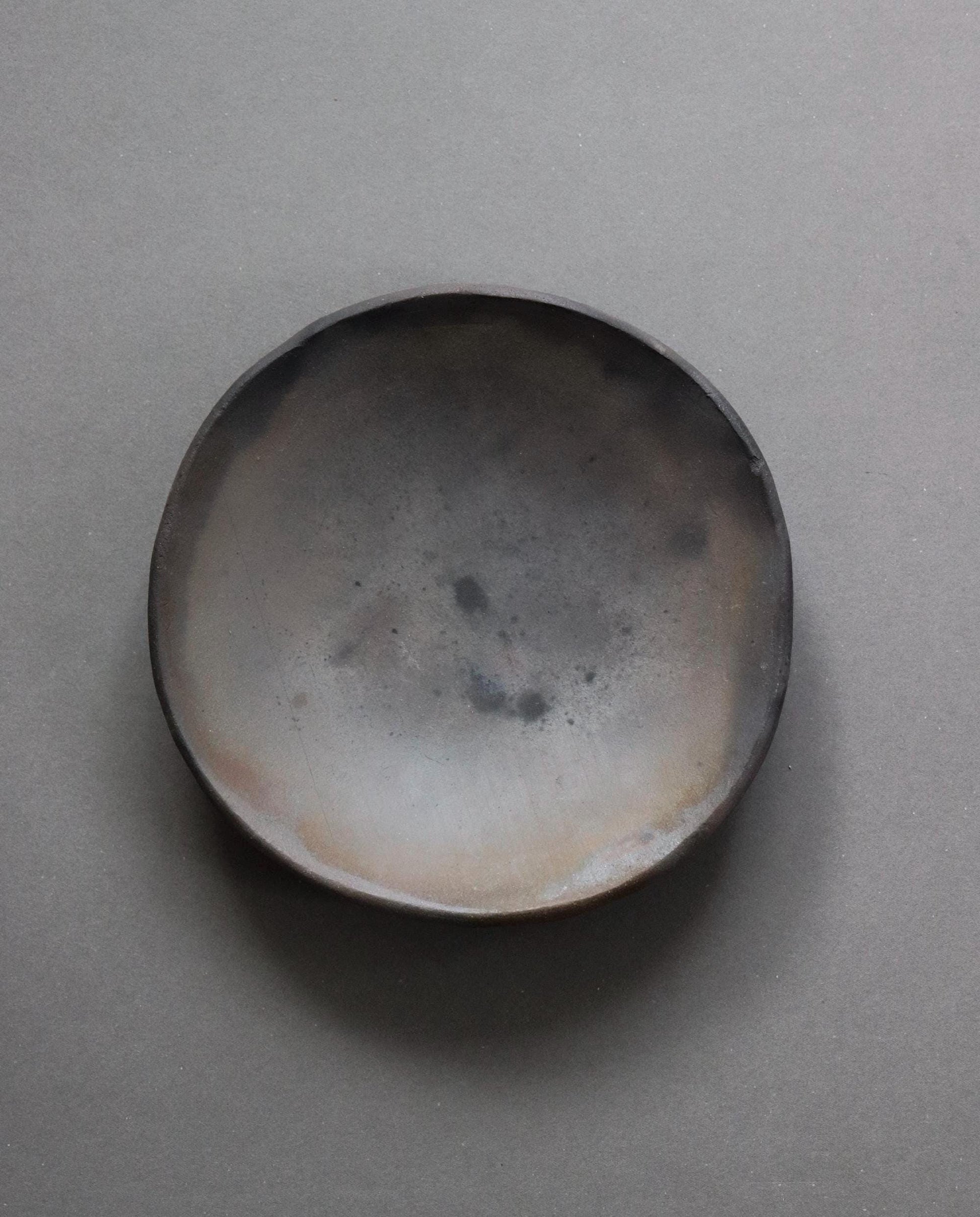 Shigaraki-yaki "Tatara" Carbonized Black Plate, Hand-Pressed Japanese Dinnerware, Wabi-Sabi Stone Texture, Zen Ceramic Art Piece, 8.2-inch