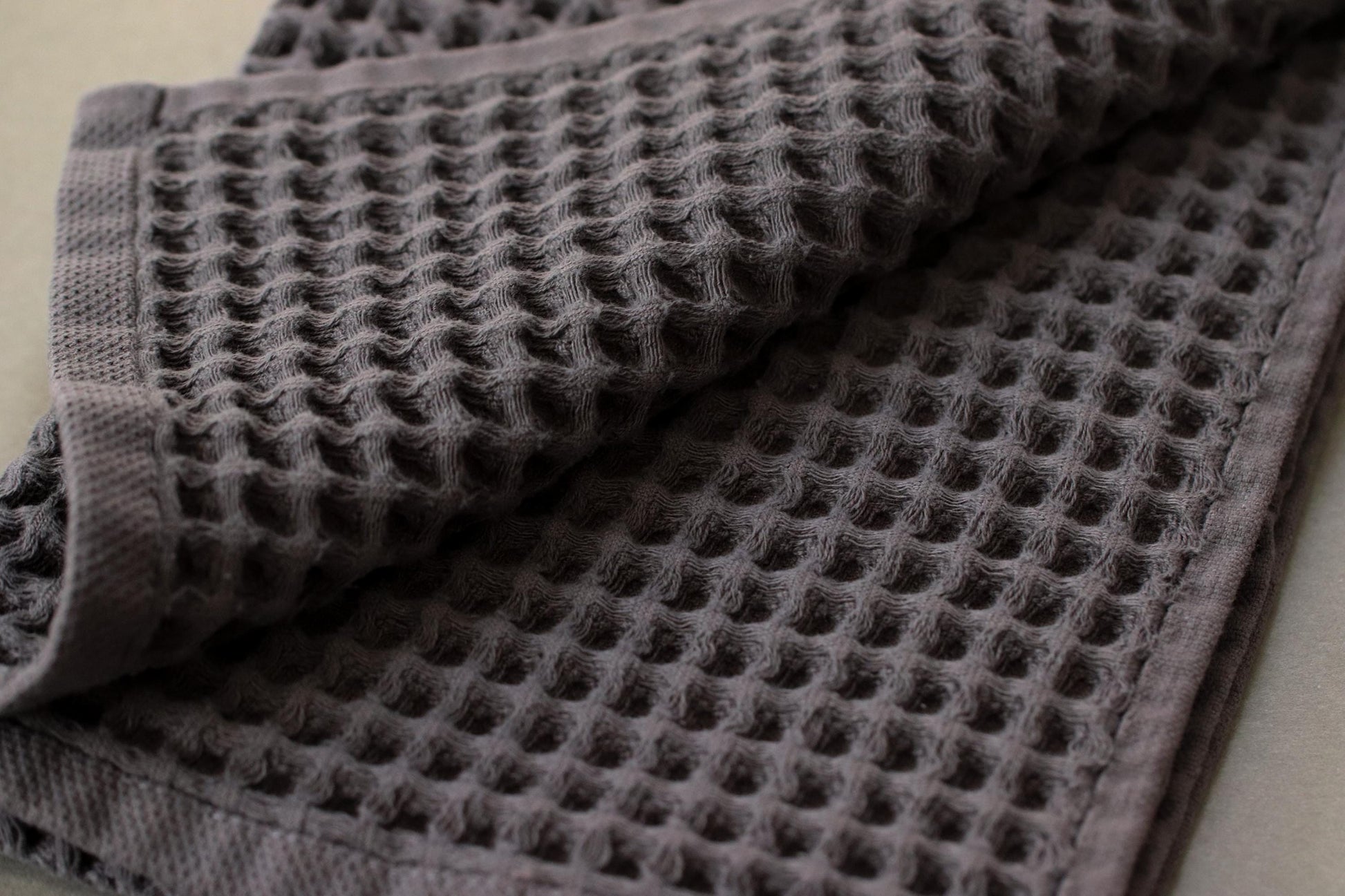 Just-U Turkish Cotton Slim Bath Towel (charcoal) | Imabari Craft Waffle Towel | Soft & Absorbent | Sauna, Gym, Travel