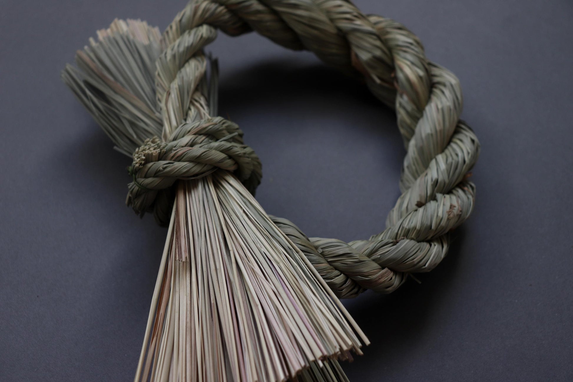 Japanese Shimenawa Wall Hanging | Igusa Straw Decoration | Handmade Shinto Sacred Rope Decor | Minimal Japanese Door Ornament | 45cm