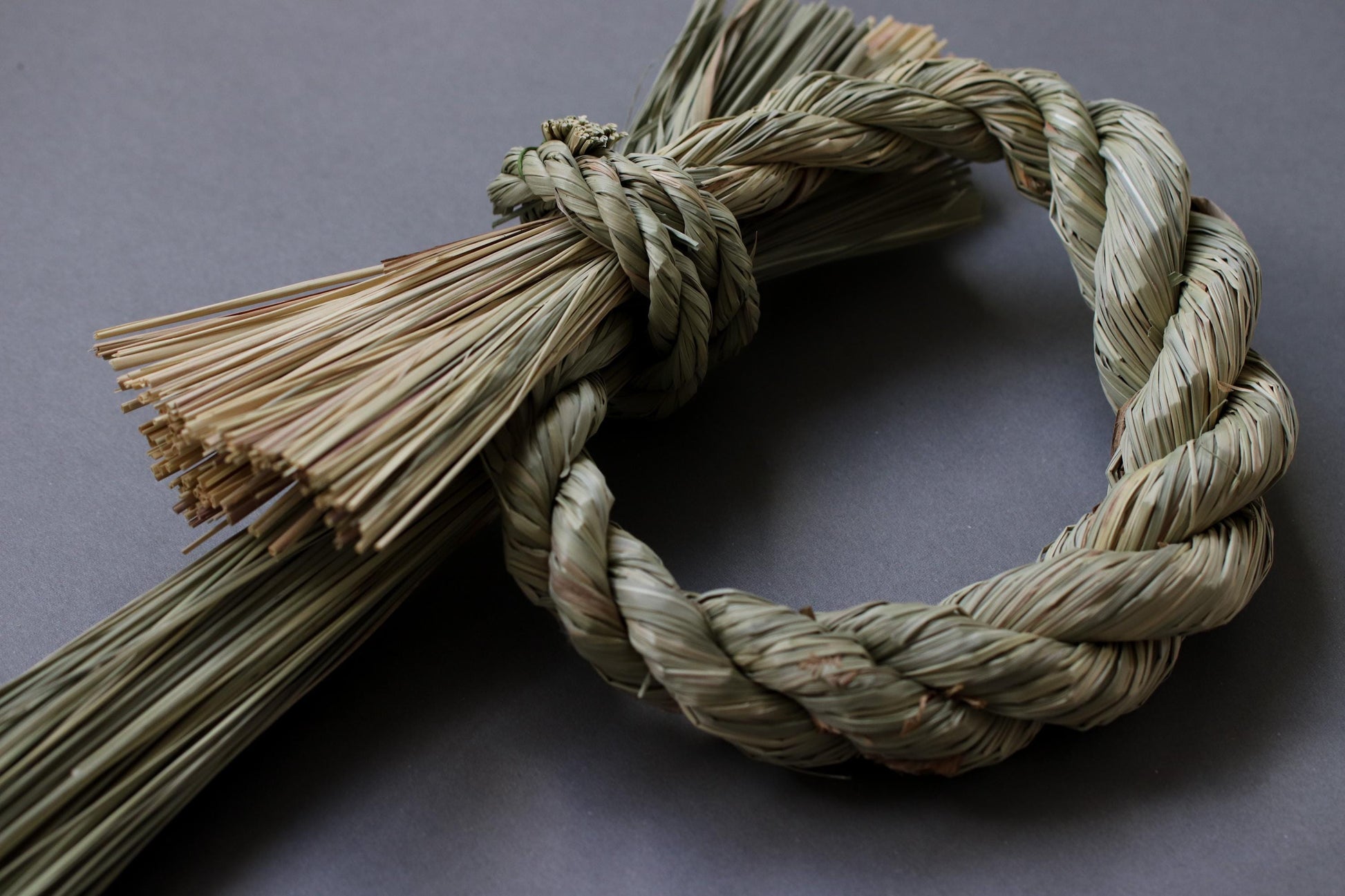 Japanese Shimenawa Wall Hanging | Igusa Straw Decoration | Handmade Shinto Sacred Rope Decor | Minimal Japanese Door Ornament | 45cm