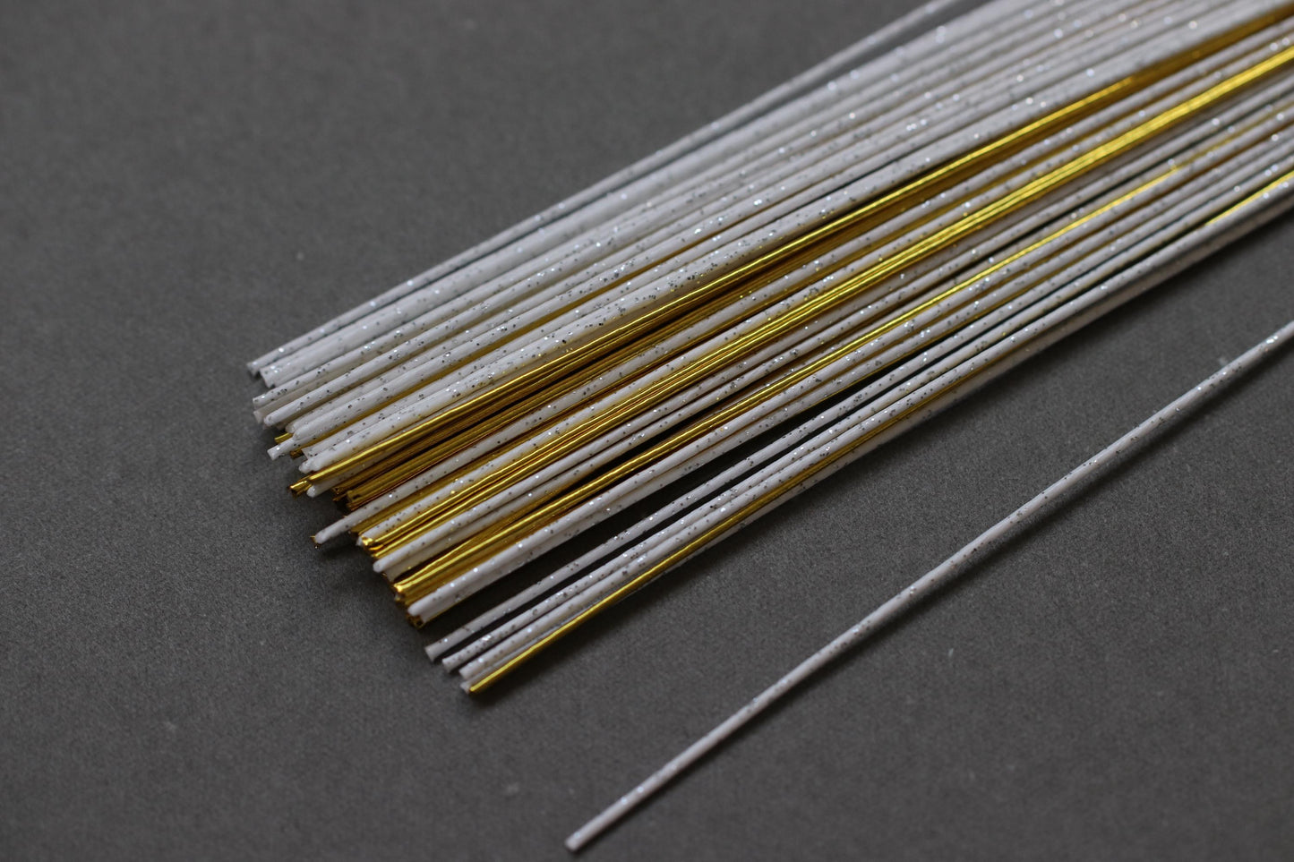 Mizuhiki Ornament “Mutsuki” (34cm) | Handmade Japanese Knot Decoration | White & Gold
