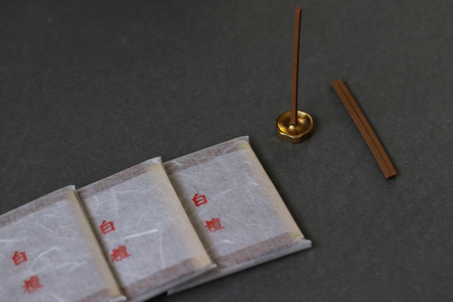 Minorie Incense “Kunpu Byakudan” Sandalwood | Japanese Incense Sticks 60 | Natural Pure Scent | Includes Holder | Meditation Ritual Gift