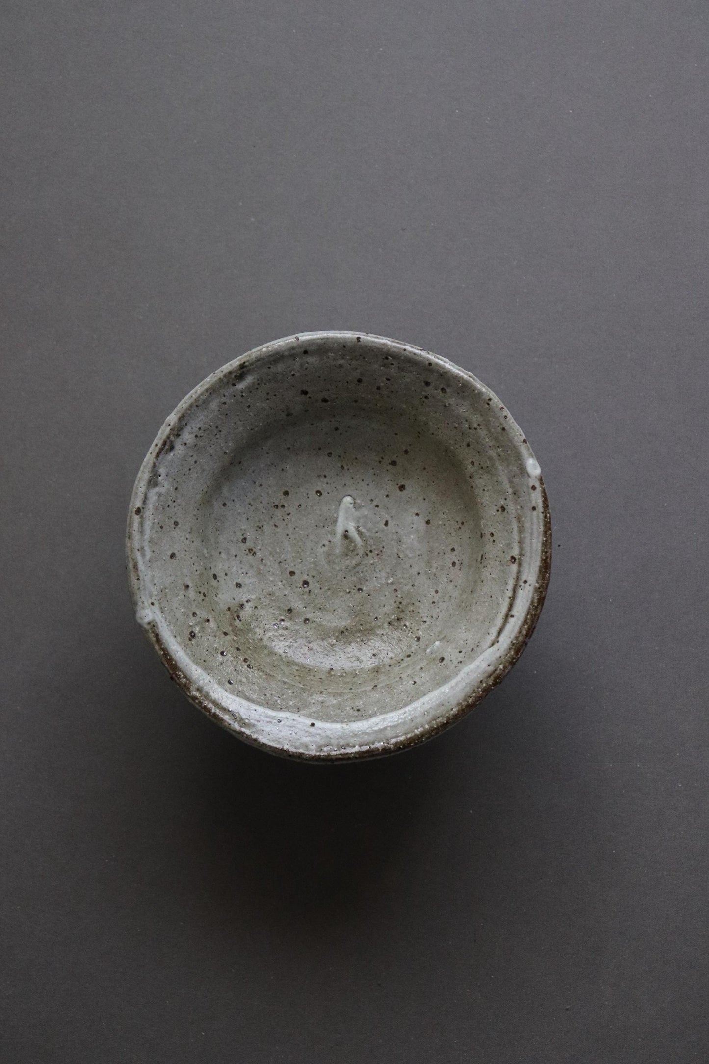 Shigaraki-yaki Ash-Glazed Elevated Pedestal Bowl, Handcrafted Japanese Stoneware, Wabi-Sabi Fruit & Dessert Compote, Zen Serving Dish