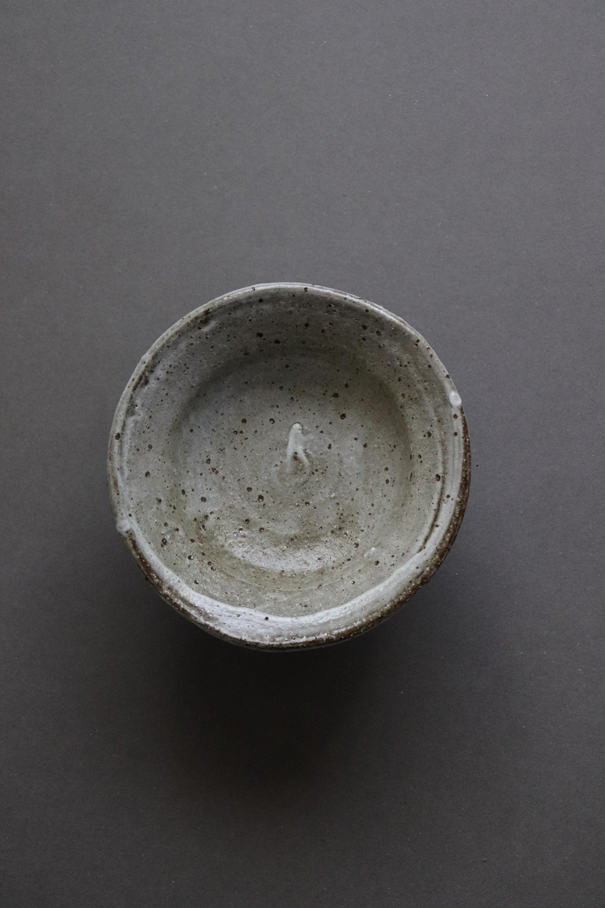Shigaraki-yaki Ash-Glazed Elevated Pedestal Bowl, Handcrafted Japanese Stoneware, Wabi-Sabi Fruit & Dessert Compote, Zen Serving Dish