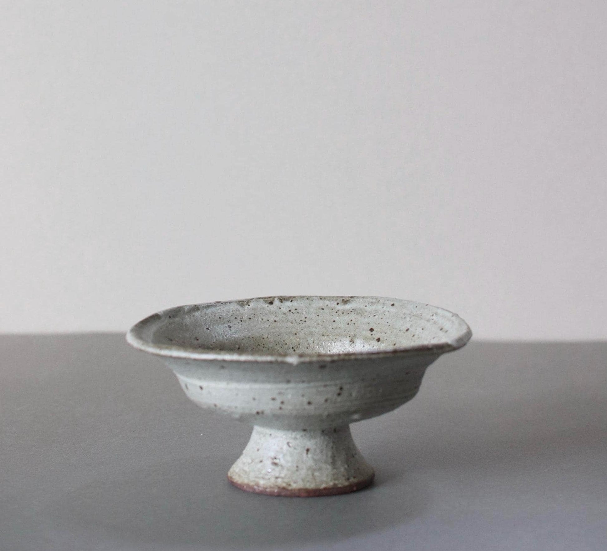 Shigaraki-yaki Ash-Glazed Elevated Pedestal Bowl, Handcrafted Japanese Stoneware, Wabi-Sabi Fruit & Dessert Compote, Zen Serving Dish