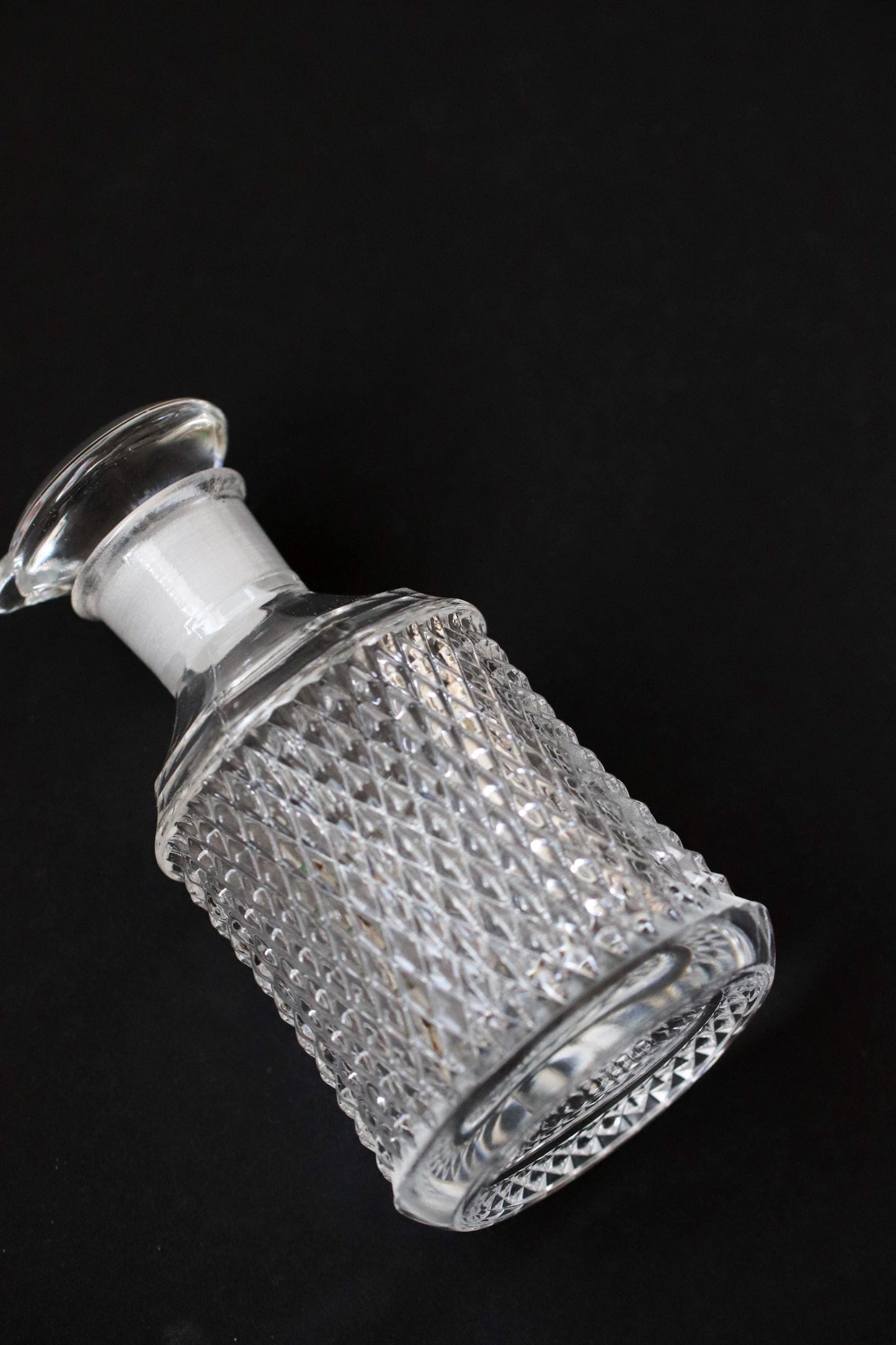 Japanese Glass Soy Sauce Dispenser 140ml | Handmade Shoyu Cruet | Drip-Resistant Soy Sauce Bottle | Mizusaki Glass Japan