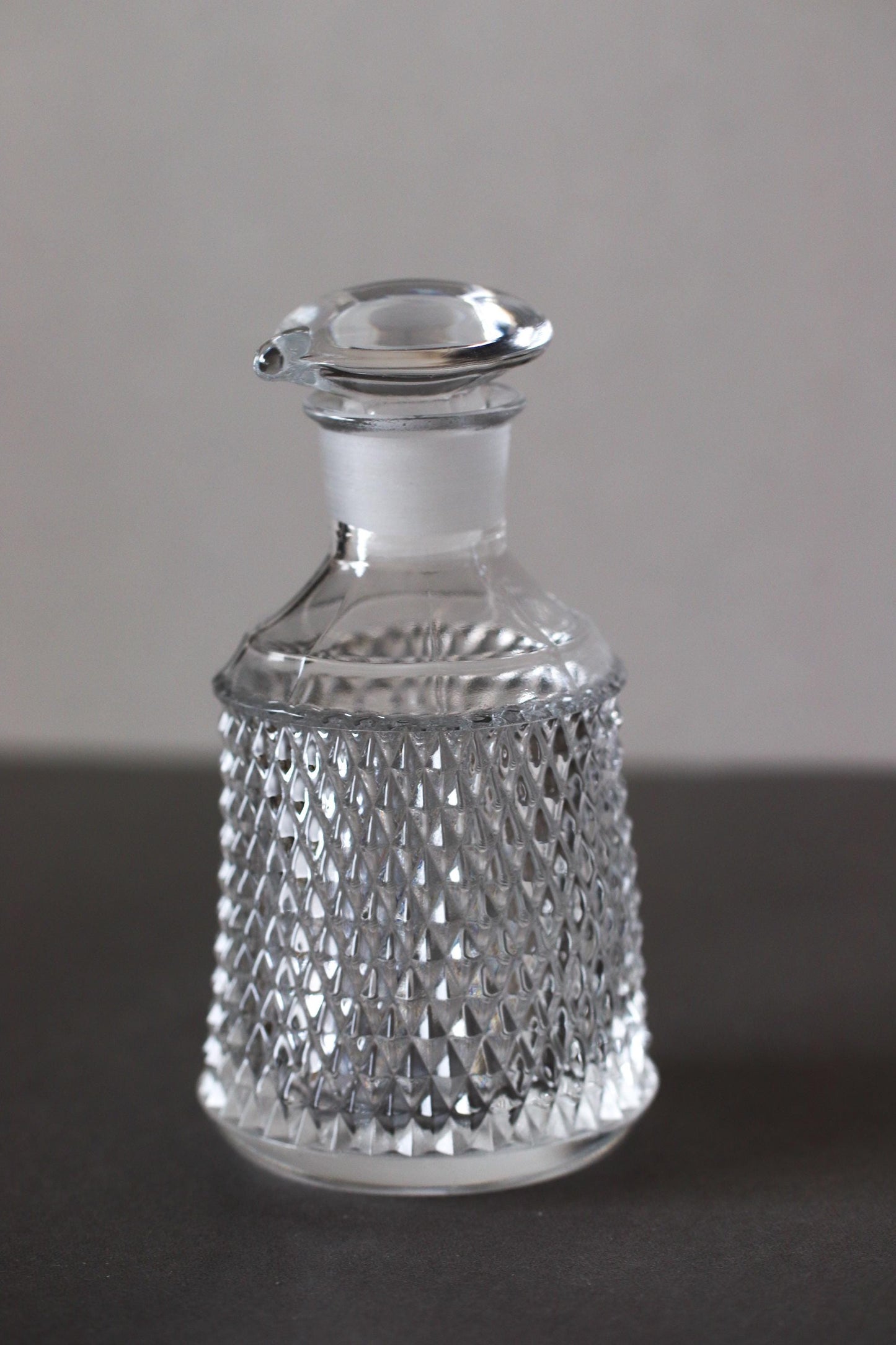 Japanese Glass Soy Sauce Dispenser 140ml | Handmade Shoyu Cruet | Drip-Resistant Soy Sauce Bottle | Mizusaki Glass Japan