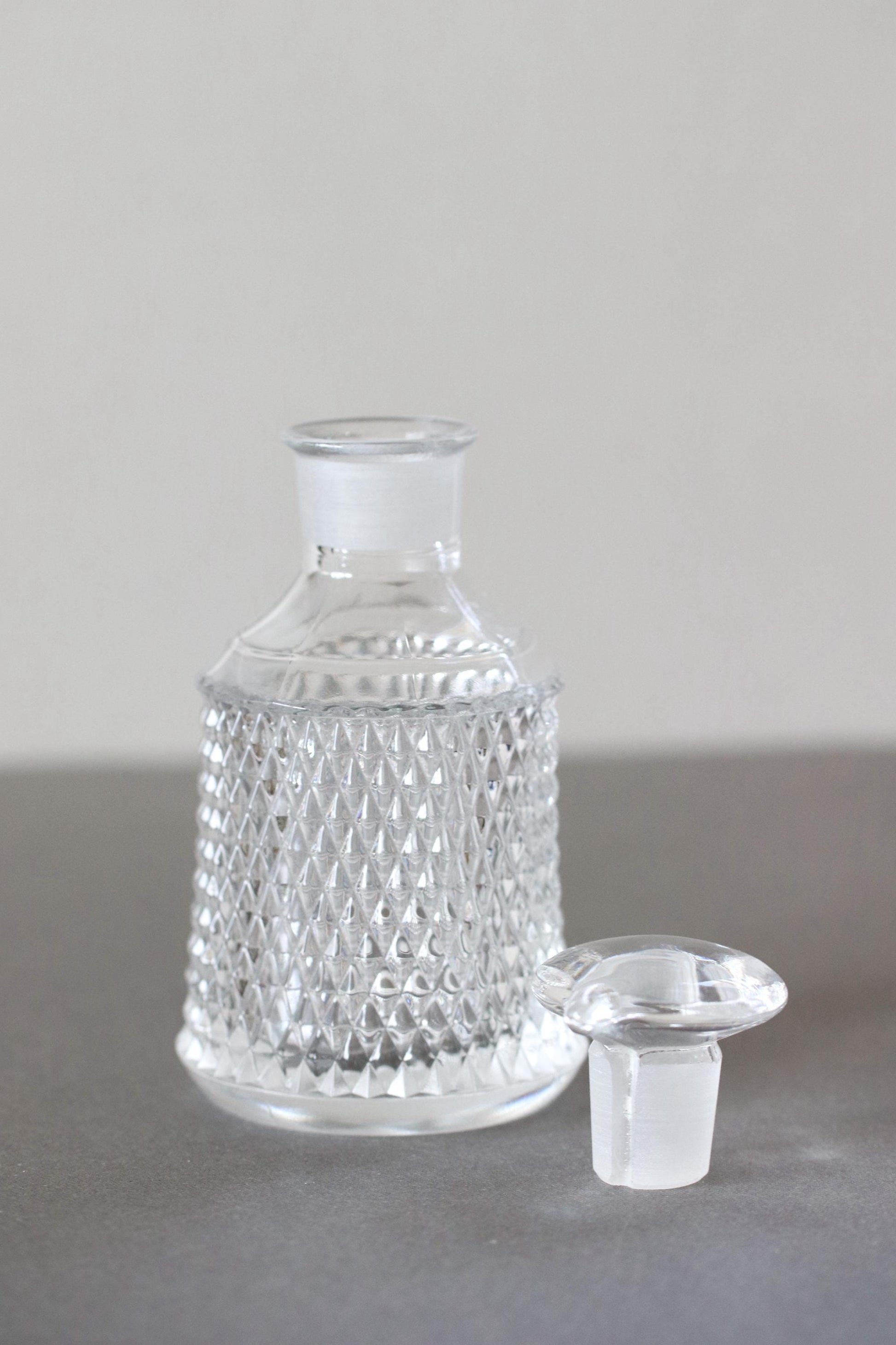Japanese Glass Soy Sauce Dispenser 140ml | Handmade Shoyu Cruet | Drip-Resistant Soy Sauce Bottle | Mizusaki Glass Japan