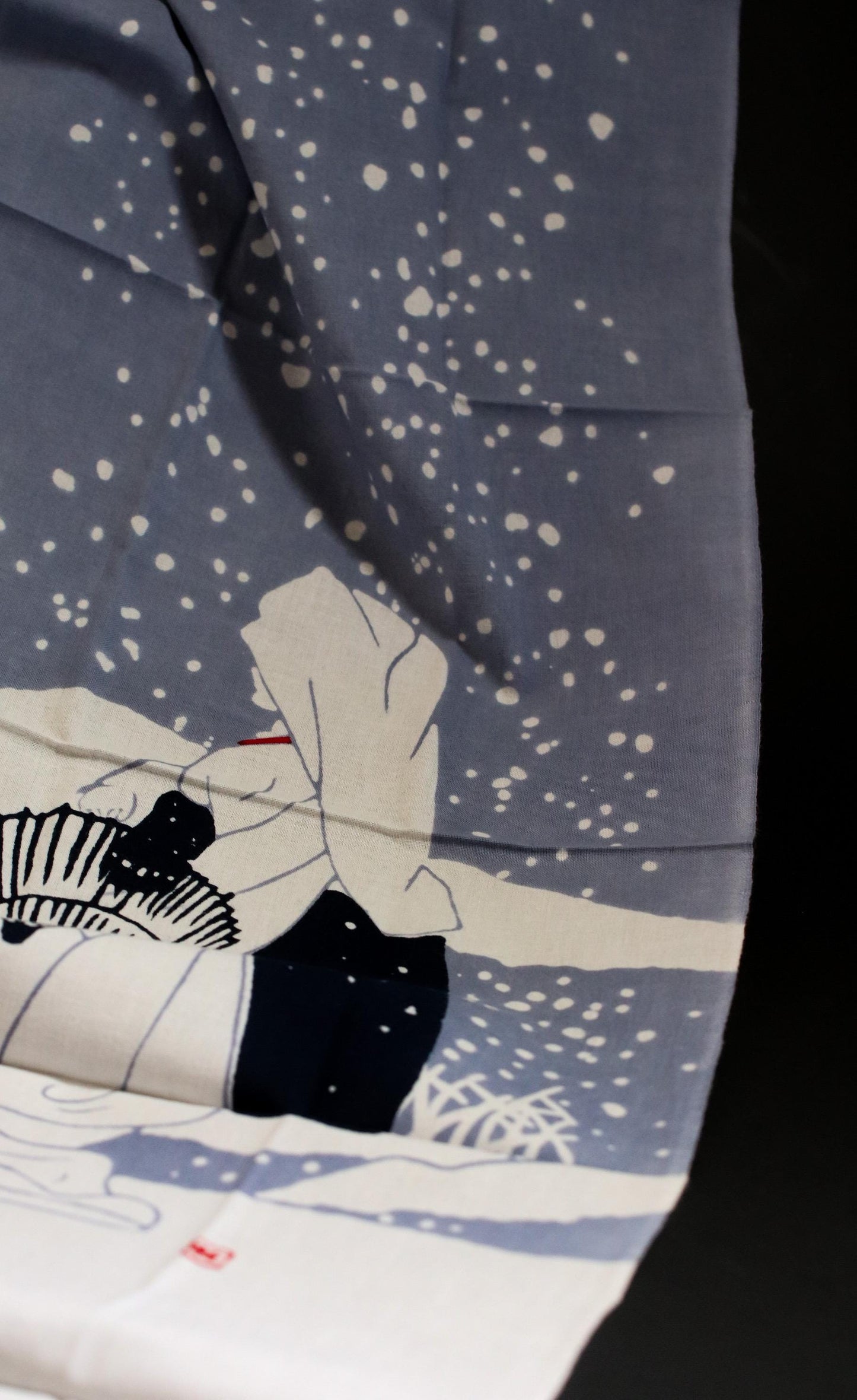Japanese Tenugui “Sagi-musume” Textile Art Set – Kabuki Motif / Chusen Hand-Dyed Cotton + Hinoki Tapestry Rod