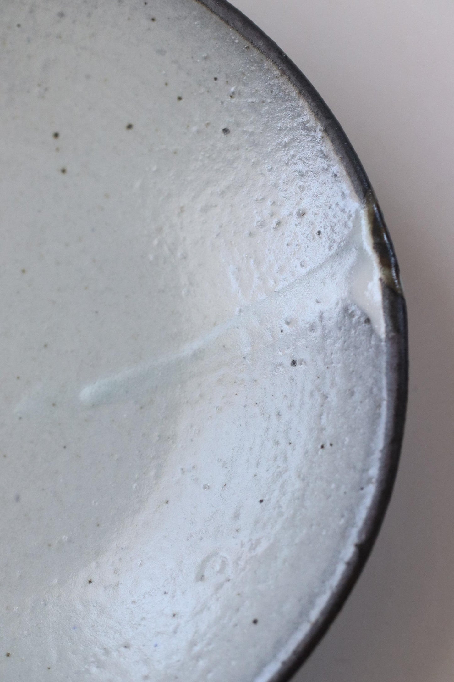 TOU Tetsumaki Kohiki Small Plate 15cm, Shigaraki Clay Japanese Side Dish Plate, White Ceramic Dessert Plate, Minimal Rustic Stoneware, Japan