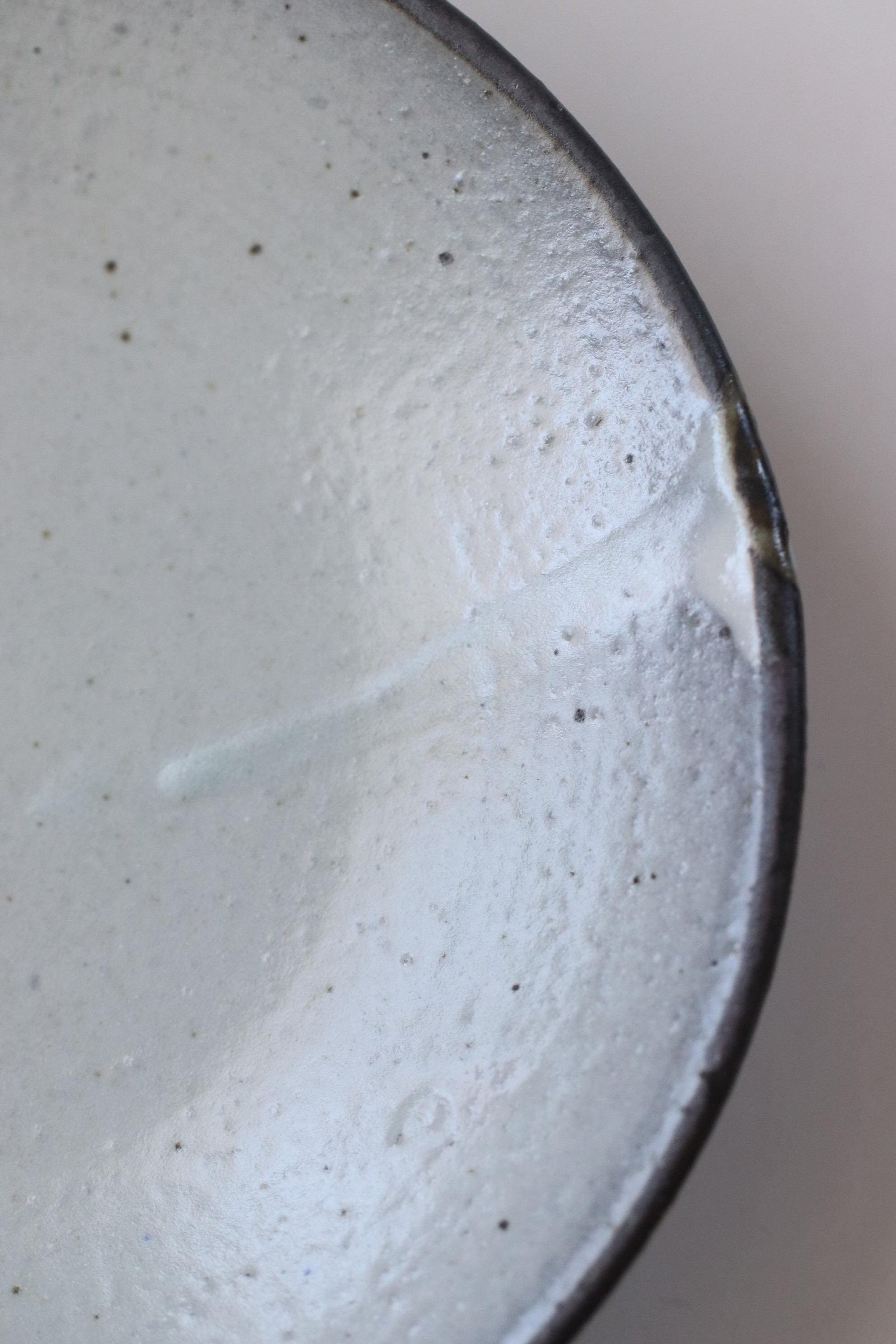 TOU Tetsumaki Kohiki Small Plate 15cm, Shigaraki Clay Japanese Side Dish Plate, White Ceramic Dessert Plate, Minimal Rustic Stoneware, Japan