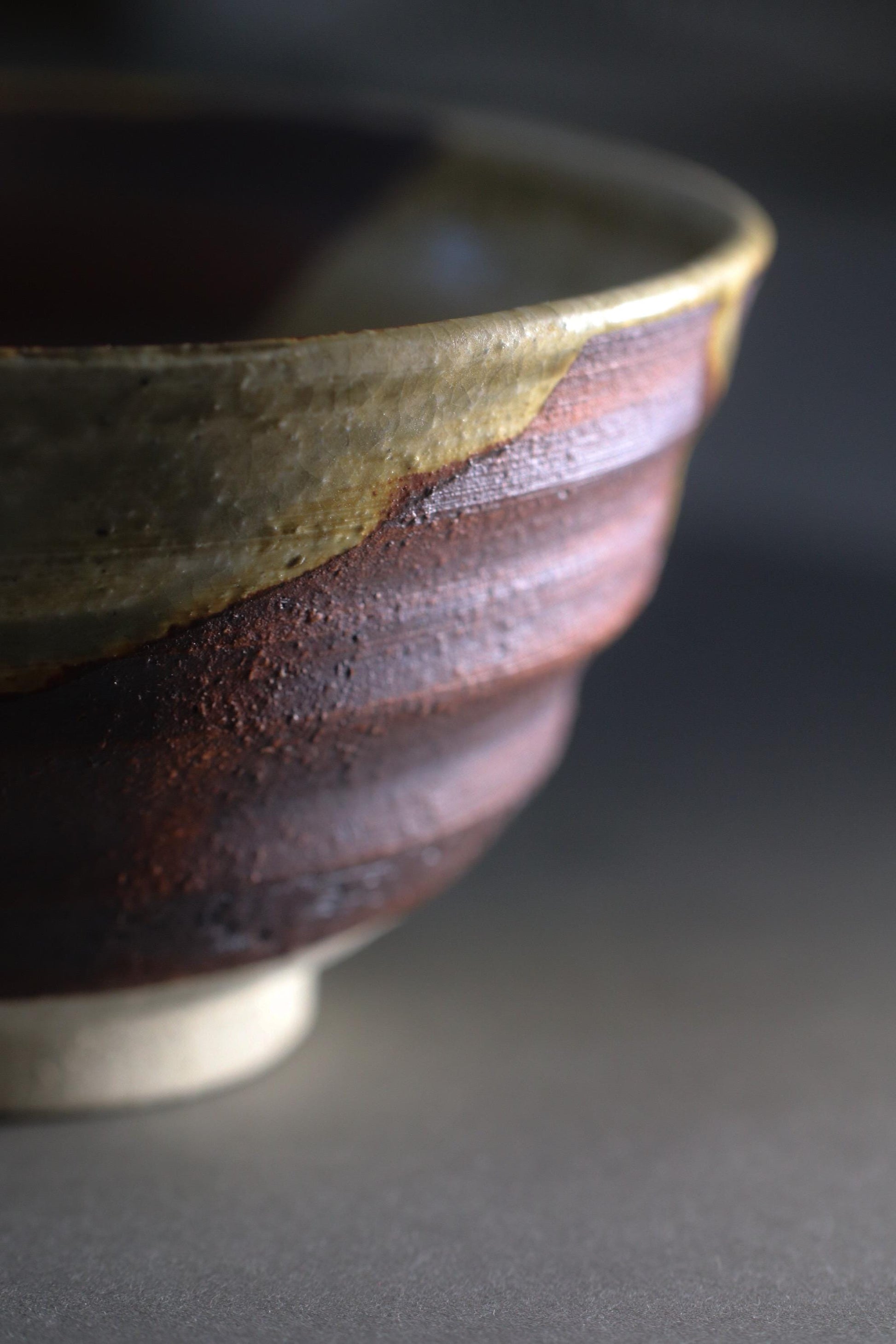 TOU Bidoro Iron Painted Donburi Bowl 14cm, Japanese Deep Bowl, Shigaraki Clay Stoneware, Handmade Rustic Serving Bowl, Mini Donburi Bowl