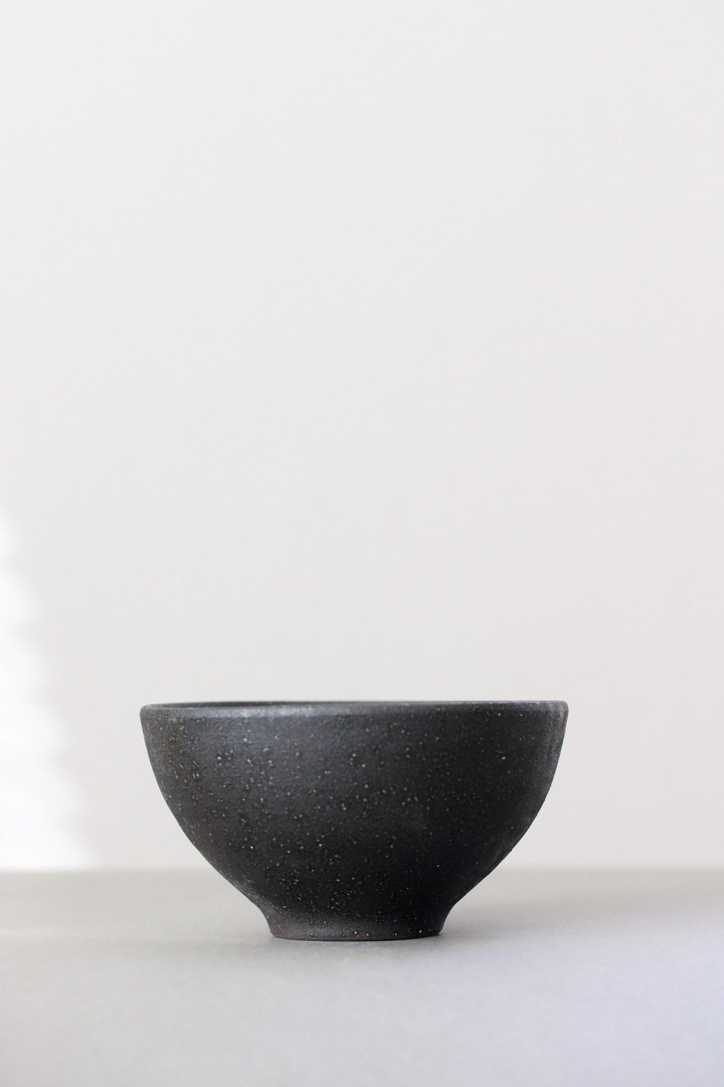 TOJIKI Charcoal Rice Bowl Large 12cm, Japanese Earthenware Bowl, Matte Black Tanka Finish, Handmade Rustic Bowl, Minimal Japanese Tableware