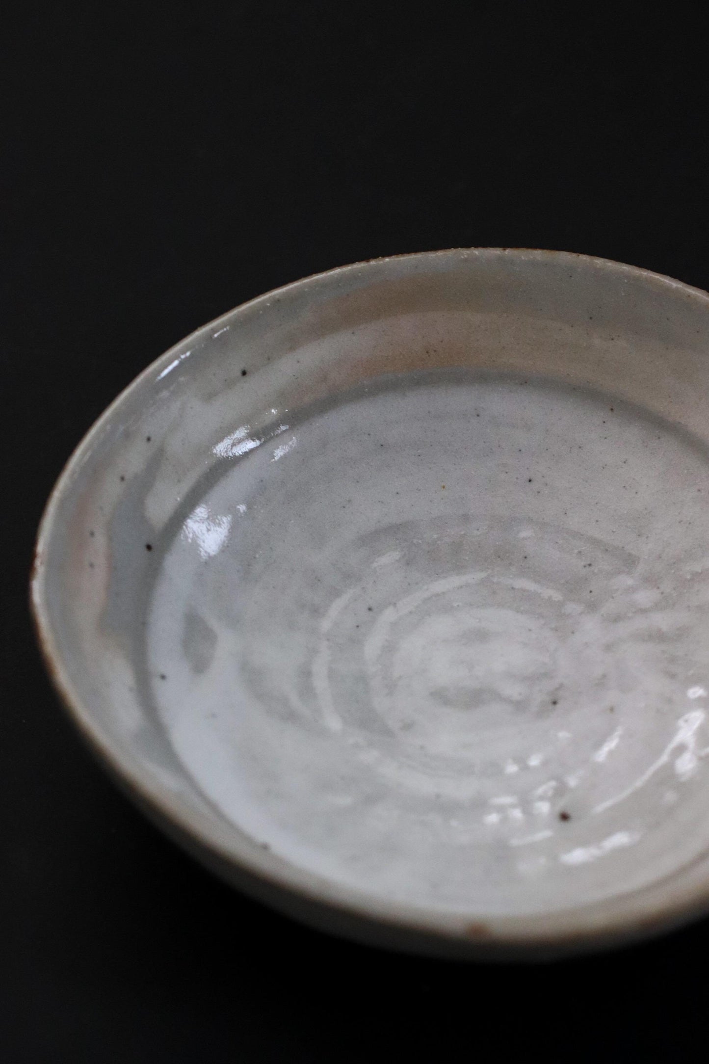 Japanese Kohiki Bowl – Handmade Seto Ware, Wabi-Sabi Pottery, White Stoneware Bowl, Everyday Japanese Ceramic, Made in Japan