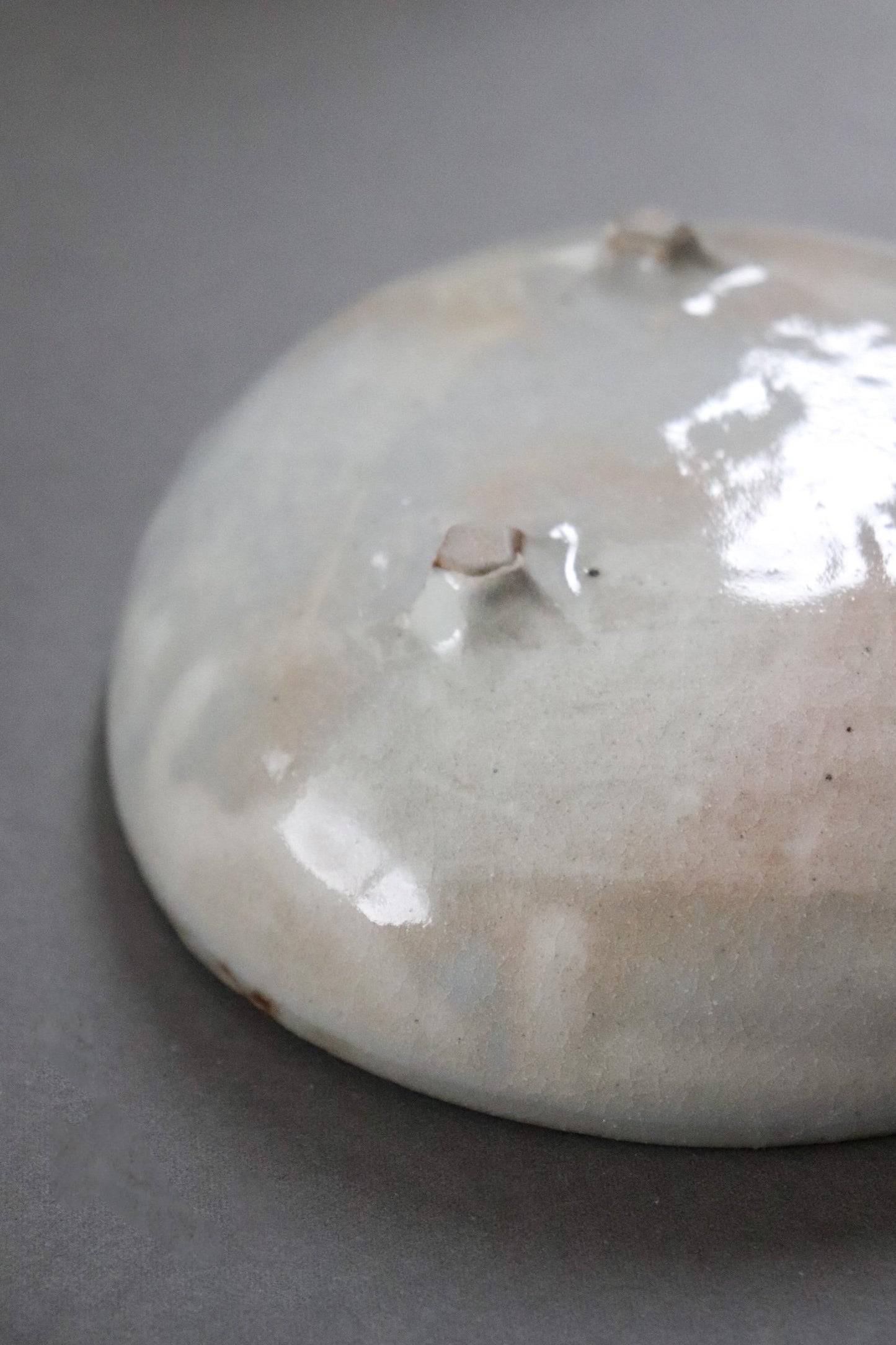 Japanese Kohiki Bowl – Handmade Seto Ware, Wabi-Sabi Pottery, White Stoneware Bowl, Everyday Japanese Ceramic, Made in Japan