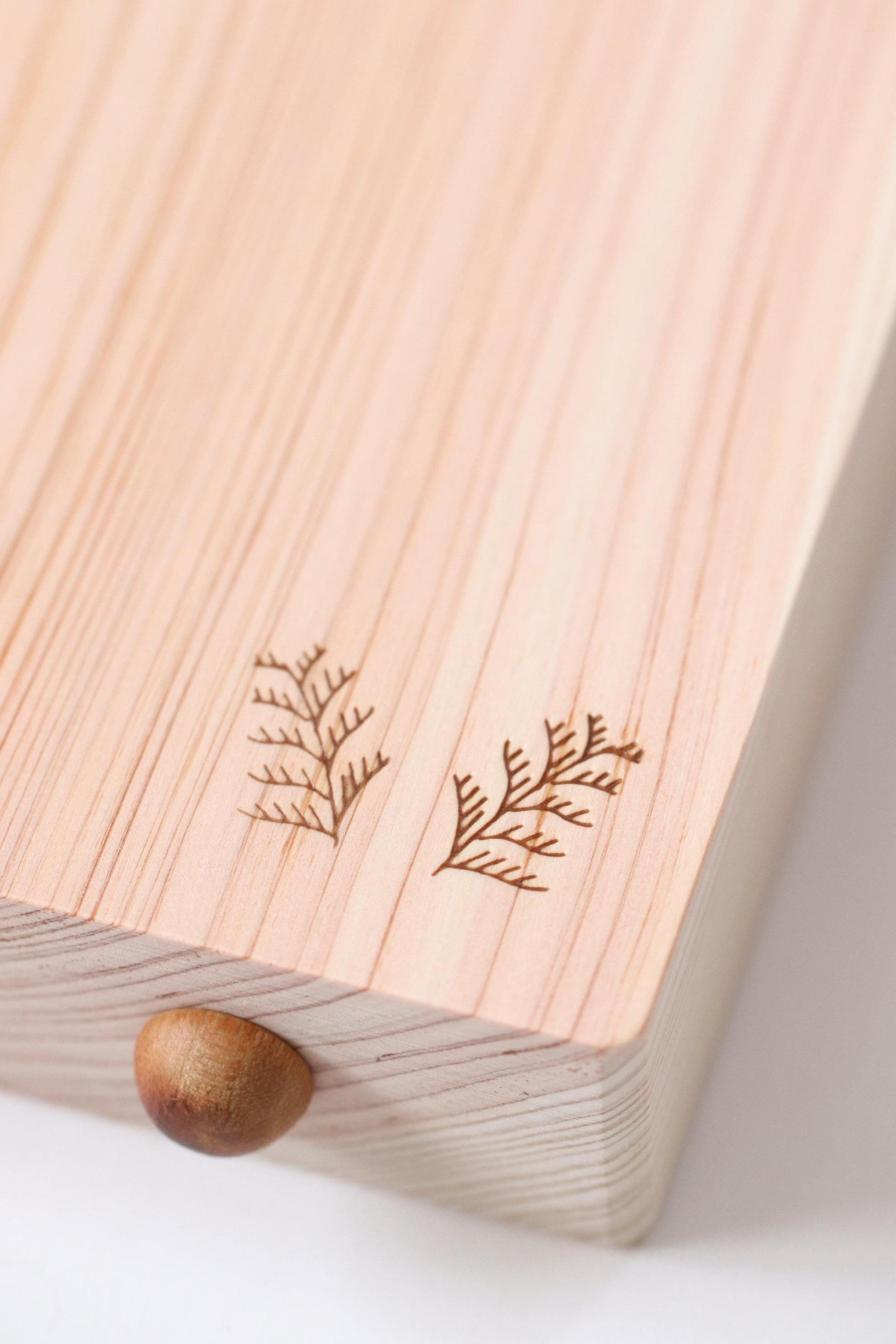 Japanese Hinoki Cutting Board with Stand – Shimanto Cypress Wood, Minimal Kitchen Board, Made in Japan