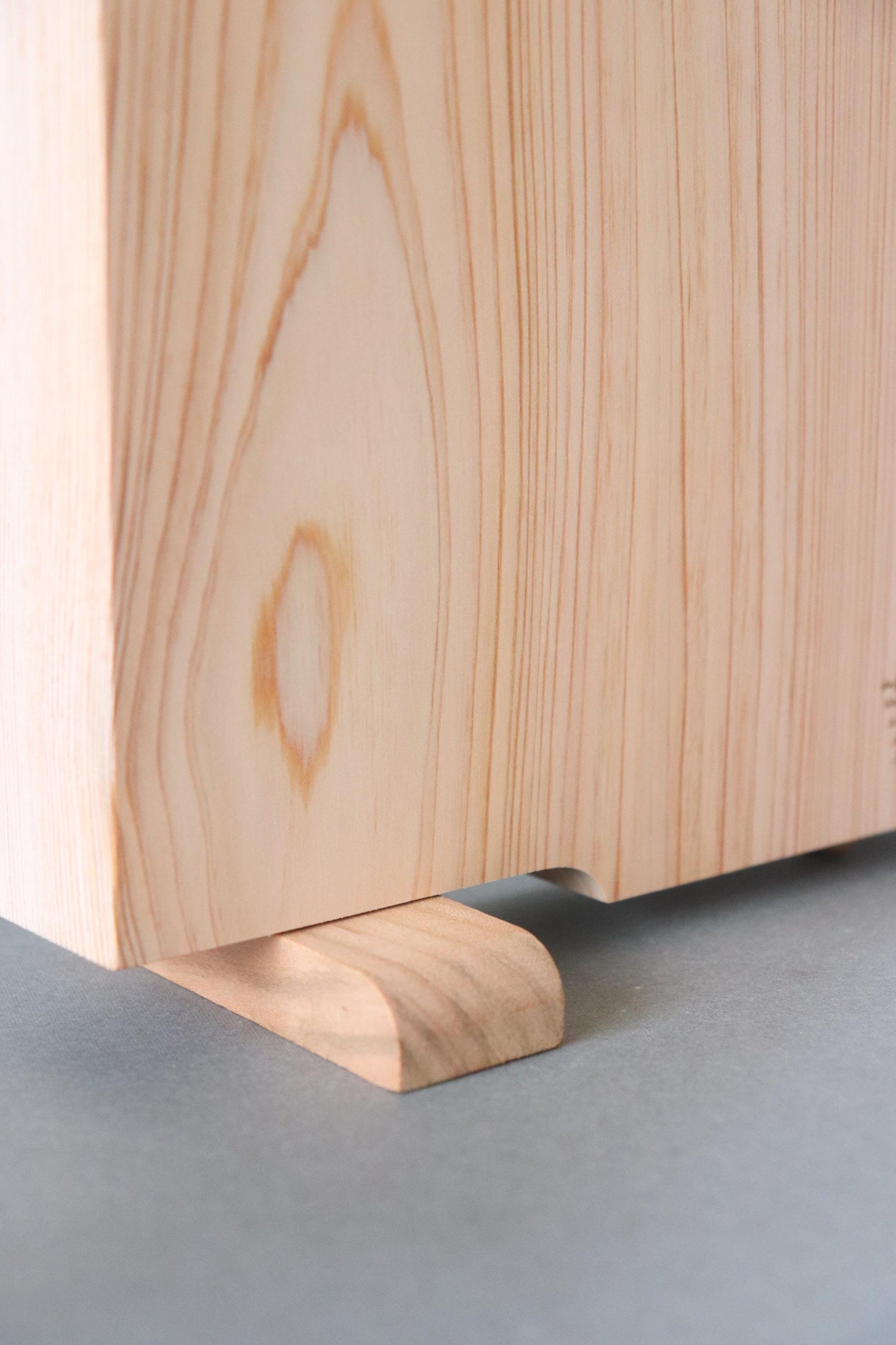 Japanese Hinoki Cutting Board with Stand – Shimanto Cypress Wood, Minimal Kitchen Board, Made in Japan