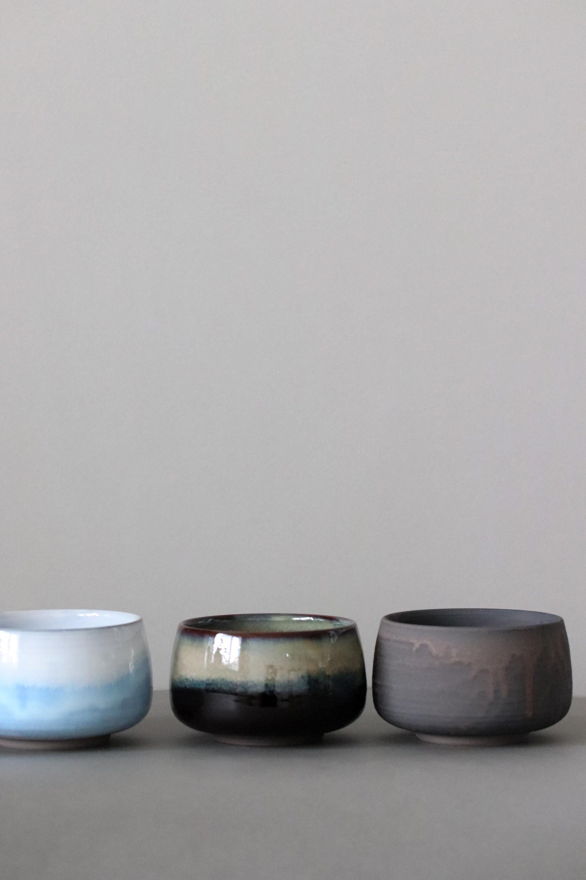 Hasami Ware Matcha Bowl – Handcrafted Aurora White & Blue Glaze, Premium Japanese Chawan