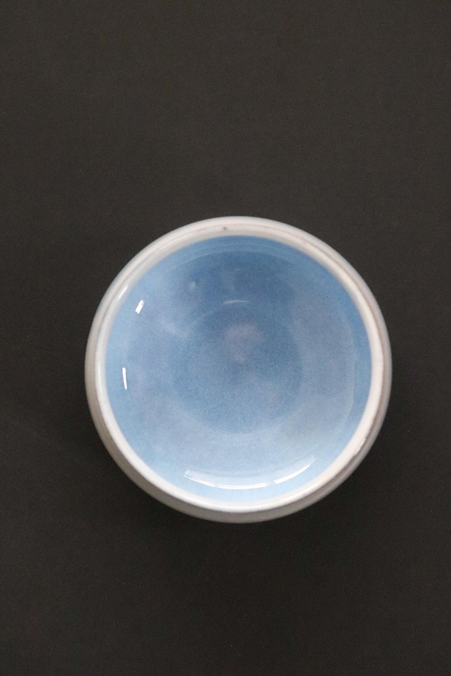 Hasami Ware Matcha Bowl – Handcrafted Aurora White & Blue Glaze, Premium Japanese Chawan