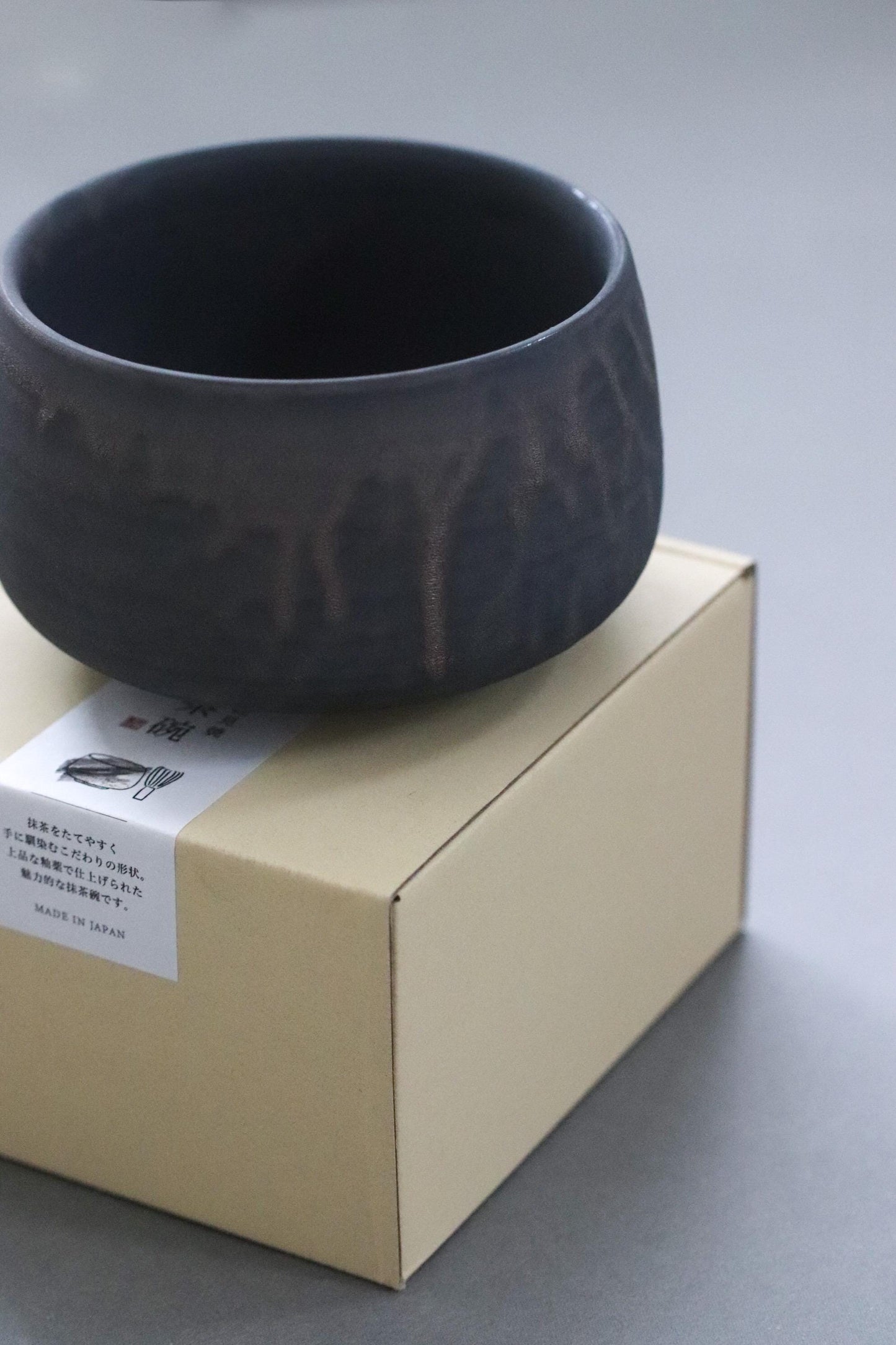 Hasami Ware Matcha Bowl “Kinsai Yu” – Japanese Premium Tea Ceremony Chawan, Gold-Accented Glaze, Made in Japan, Gift Box Included
