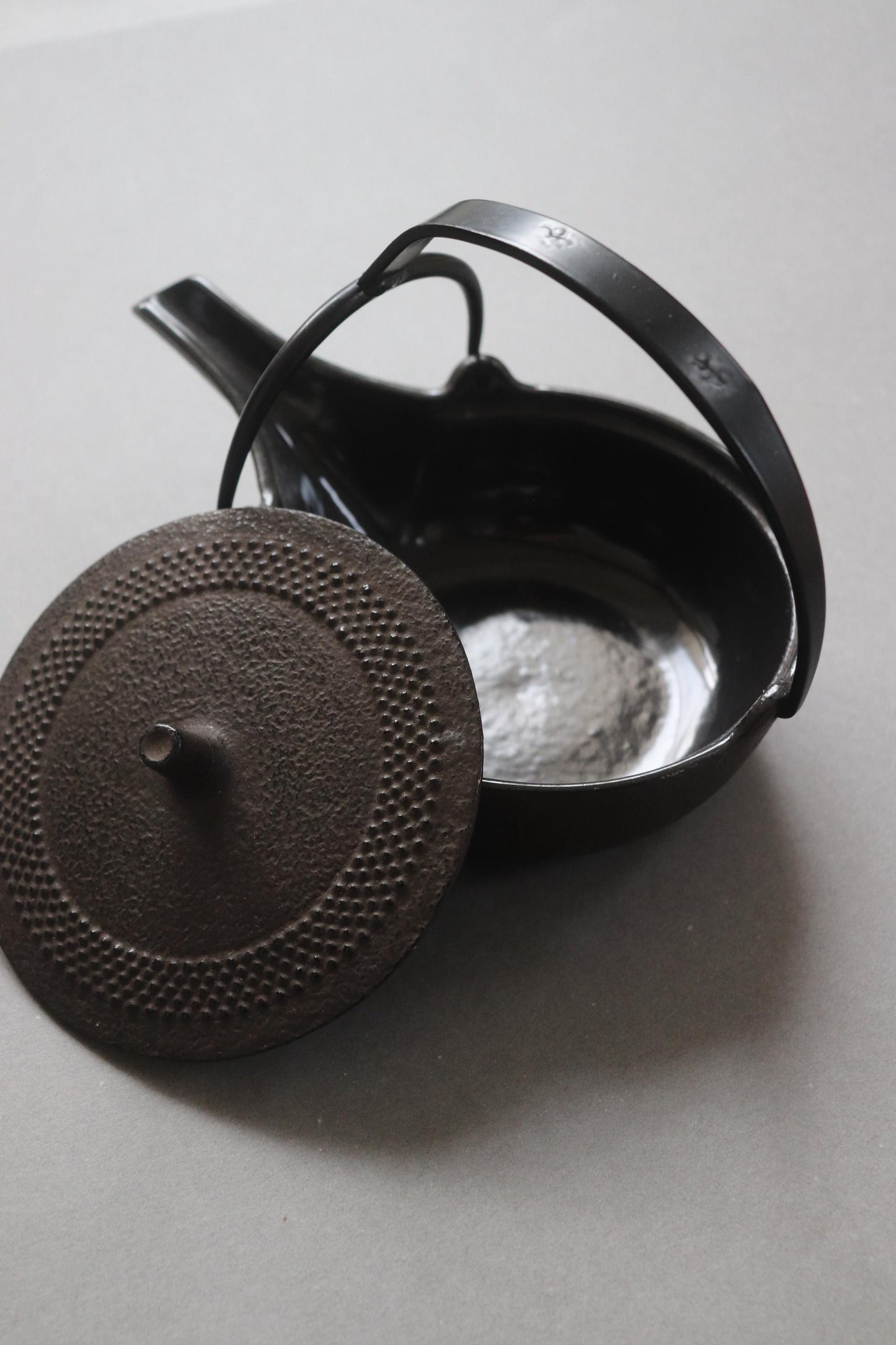 Vintage Iwachu Nambu Iron Sake Warmer, Japanese Cast Iron Tokkuri Kettle, Traditional Sake Server 250ml, Direct Flame Safe Ironware