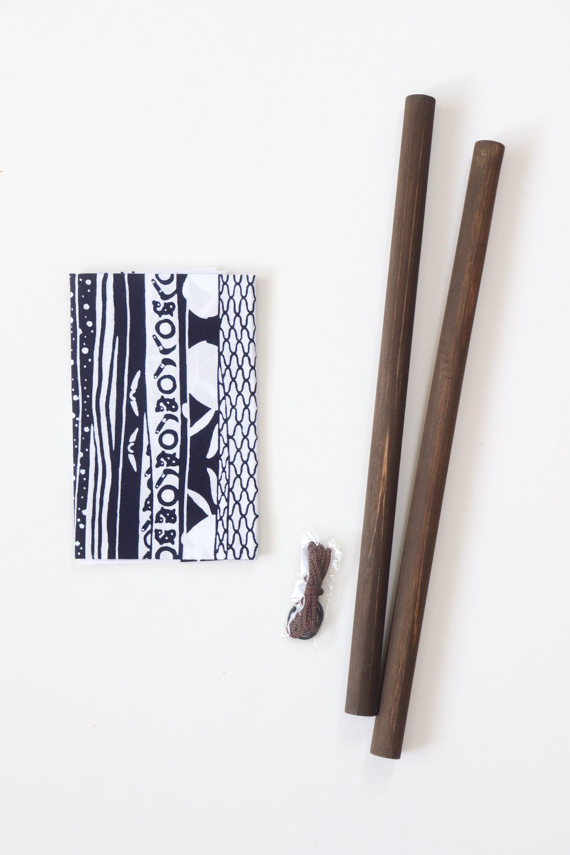Japanese Tenugui “Yagura” Textile Art Set – Hand-Dyed Chusen Cotton + Hinoki Tapestry Rod / Made in Japan